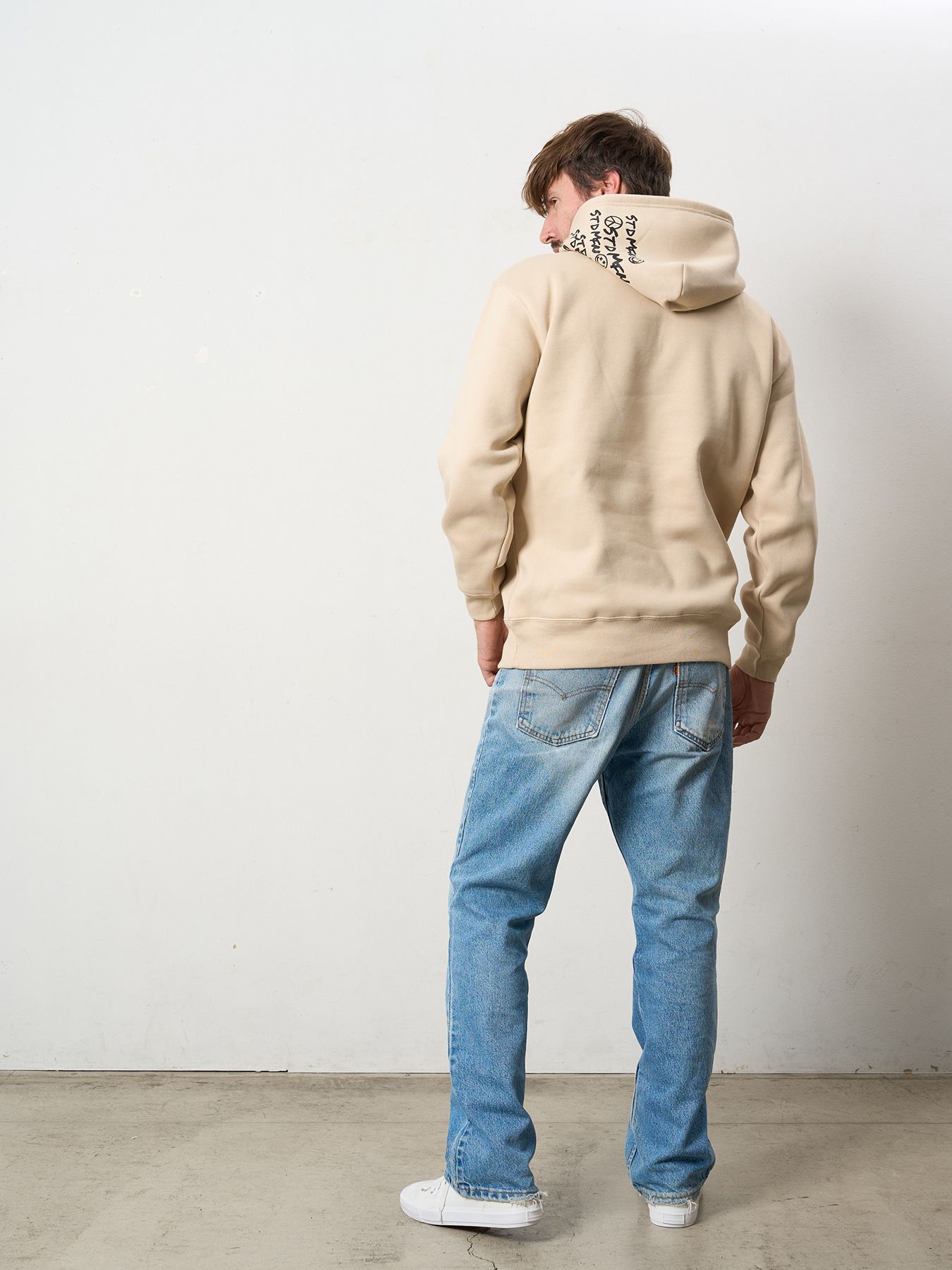【予約品 5月8日(木) AM10時 締切】 TC裏毛起毛 カートベアボアパッチワーク&ロゴプリント プルパーカー / ベージュ