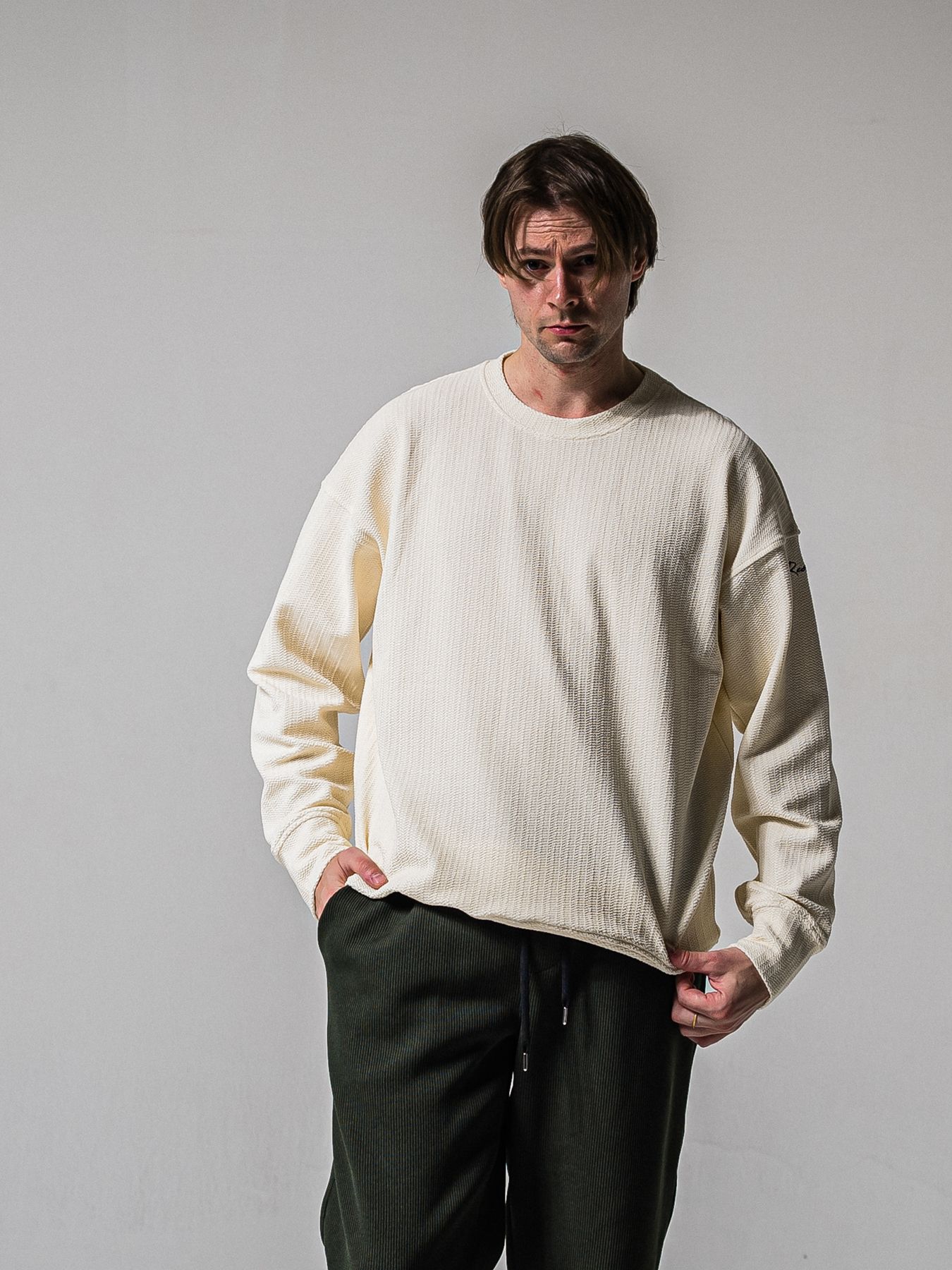 【予約品 11月16日(日) 締切】BLISTER TRAINER / ブリスターニット トレーナー  / オフ