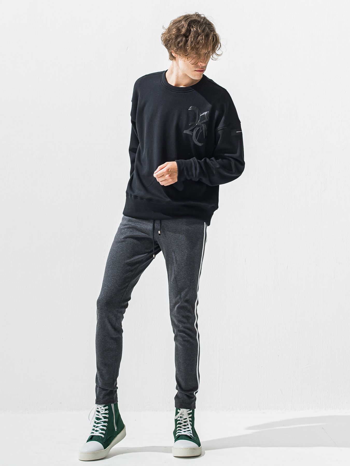 【予約品 9月6日(日) 締切】RC VELOURS FLEECE DROP TRAINER / RCレザーワッペン 裏起毛 ルーズトレーナー / ブラック