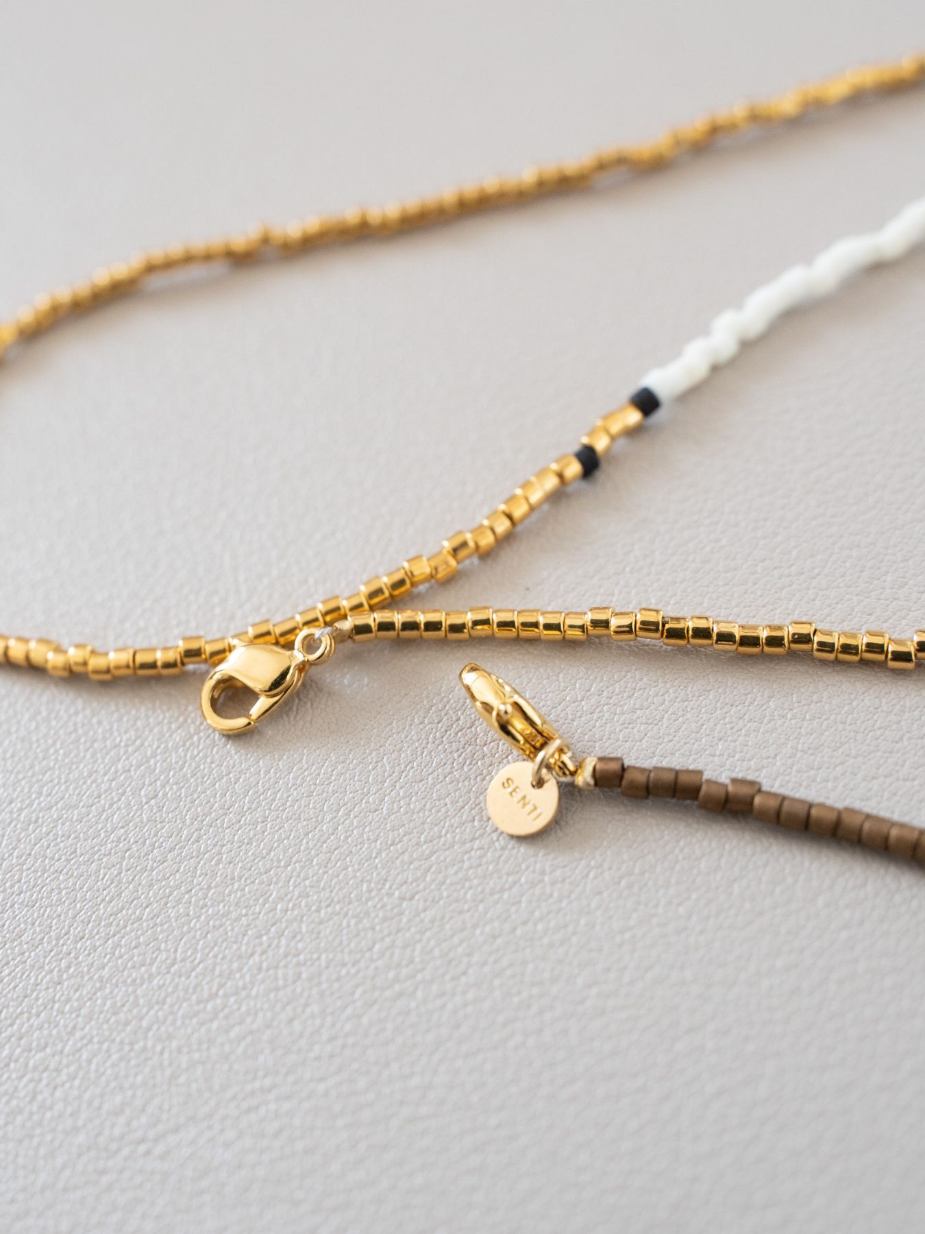 《予約品》 BEADS GLASS CORD&NECKLACE / グラスコード&ネックレス / ホワイト・ゴールド 【Iroquois.SENTI】