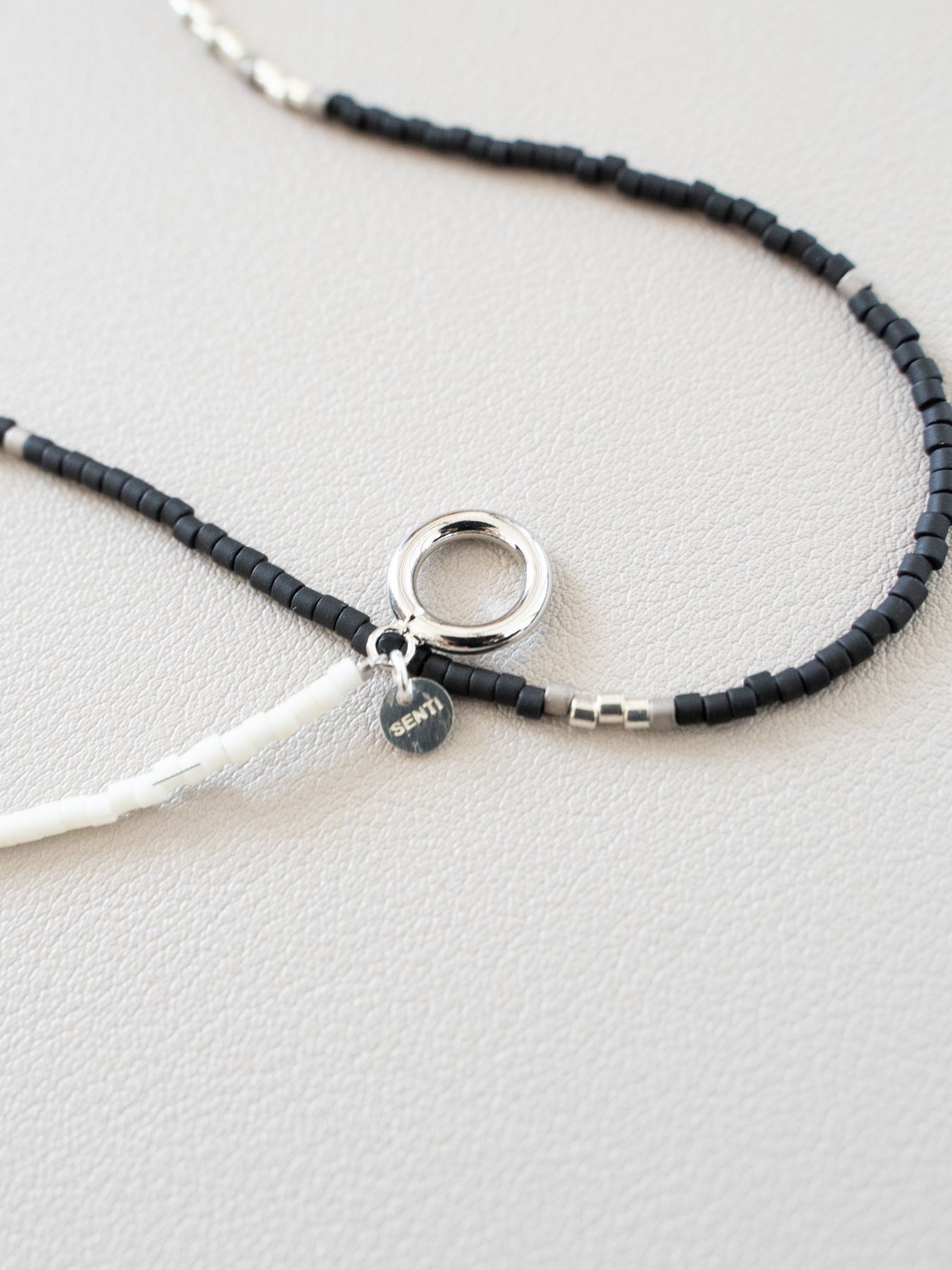 《予約品》 BEADS NECKLACE / ネックレス / ブラック・シルバー 【Iroquois.SENTI】