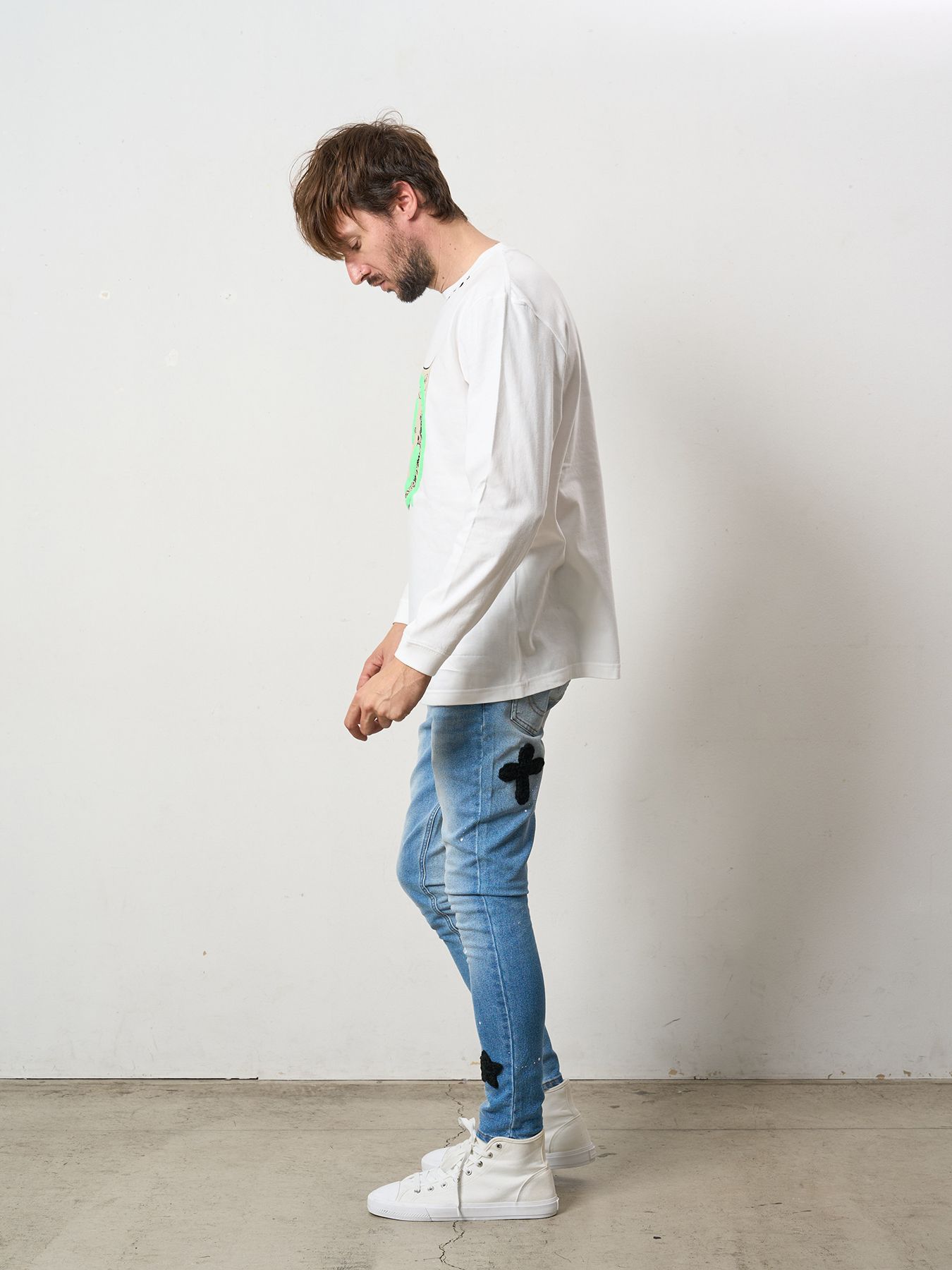 【予約品 5月8日(木) AM10時 締切】 5.6ozコットン天竺 ラベルスマイル発泡プリントLS Tシャツ / ホワイト