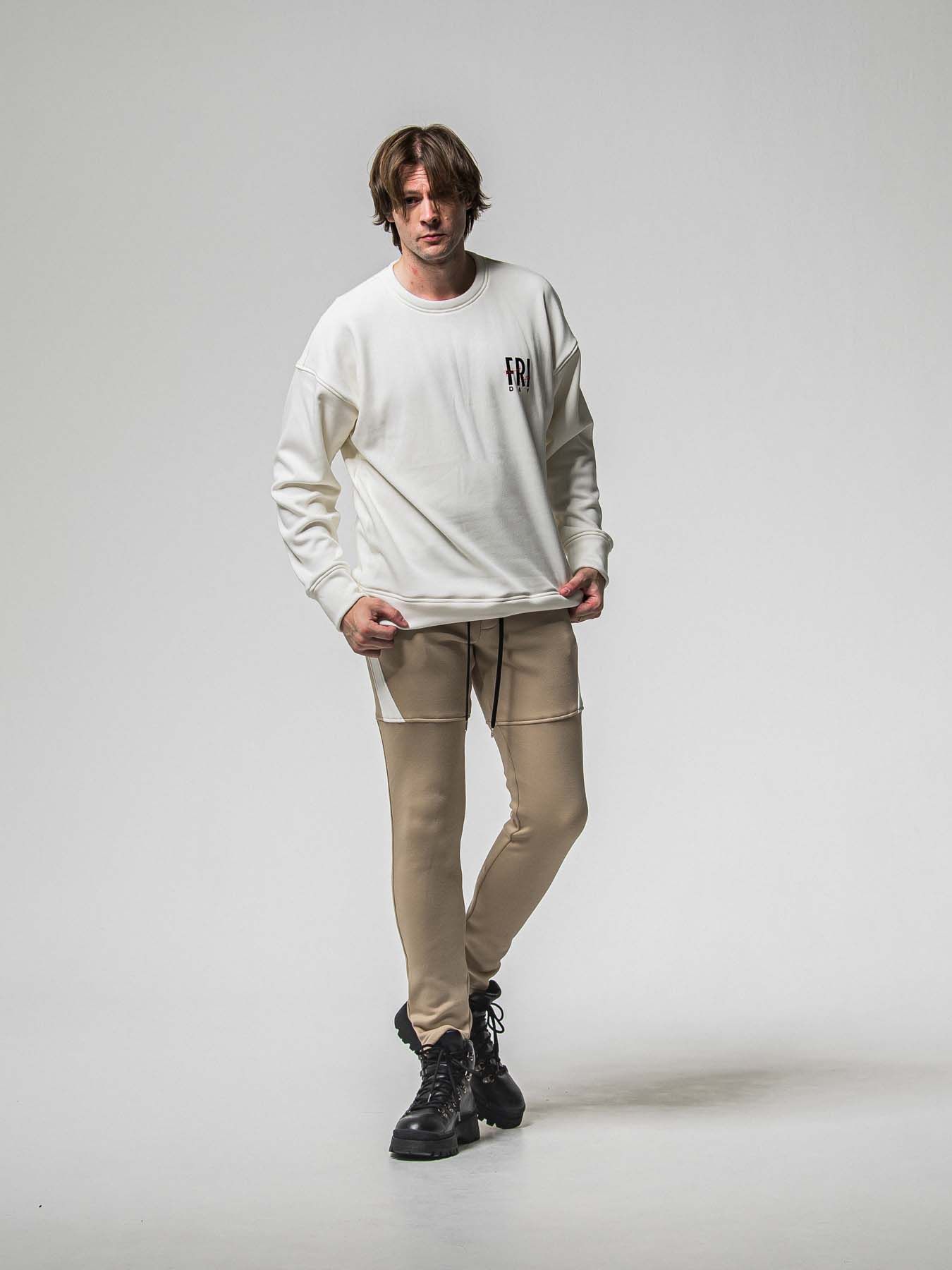 【予約品 8月31日(日) 締切】FRIDAY STANDARD LOGO VEROURS FLEECE TRAINER / FRIDAYコラボ スタンダードロゴ ベロアフリース トレーナー / ホワイト