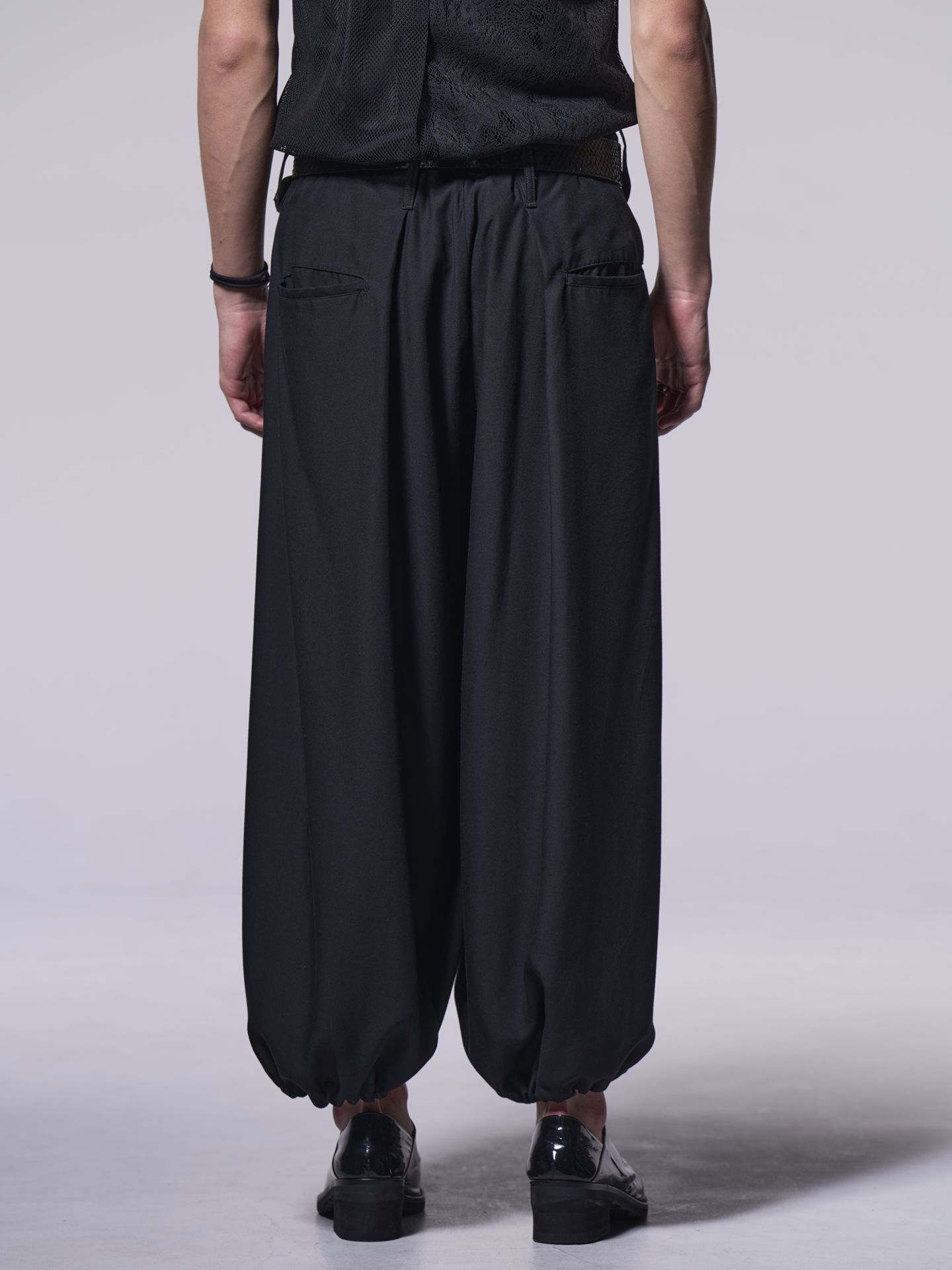 《予約品》 SharringWideTuckSlacks / ワイドタックスラックス / ブラック