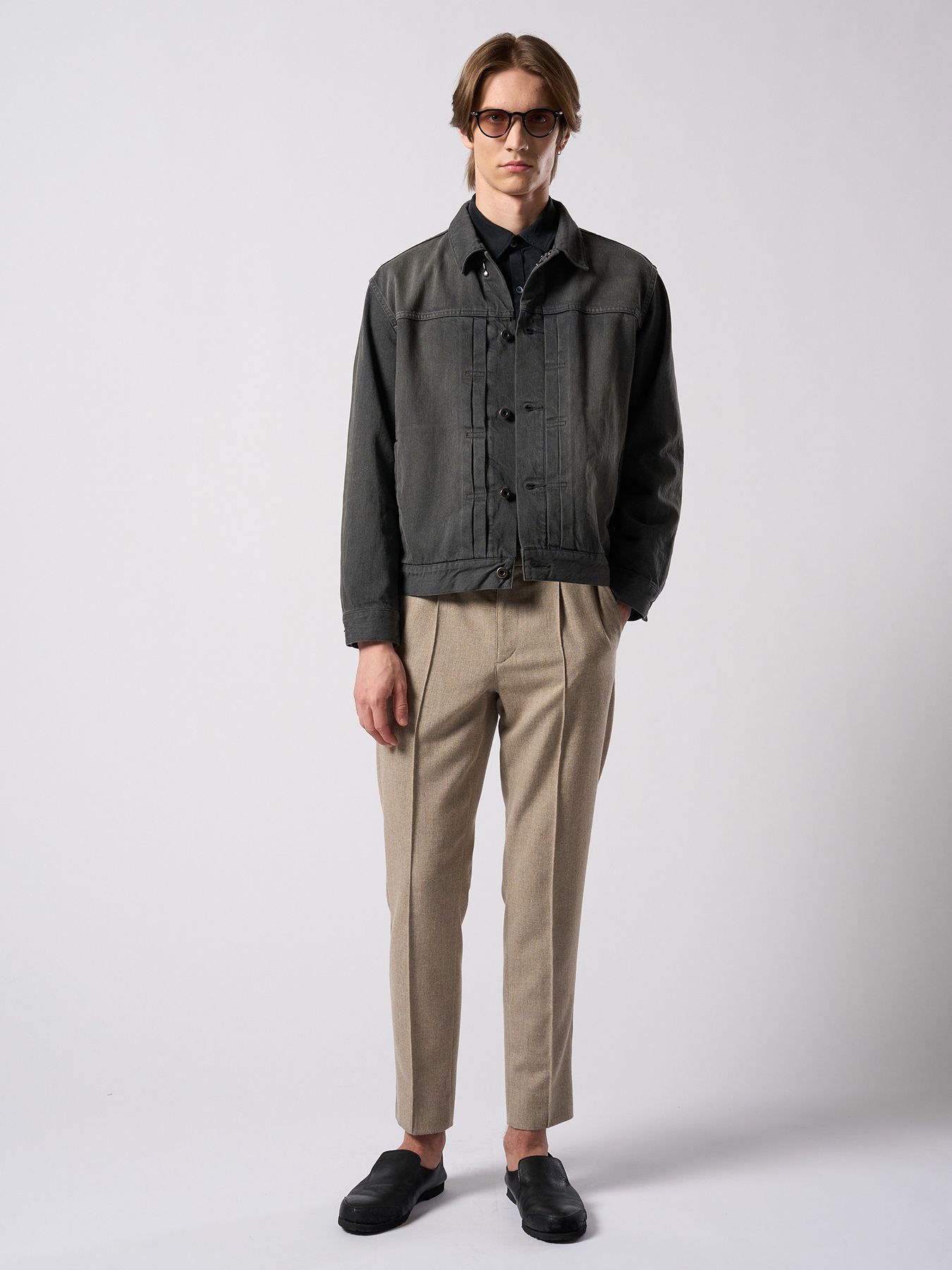 【予約品 4月19日(日) 18時締切】comfort pin-tuck slim slacks / コンフォート ピンタック スリムスラックス / ネイビー