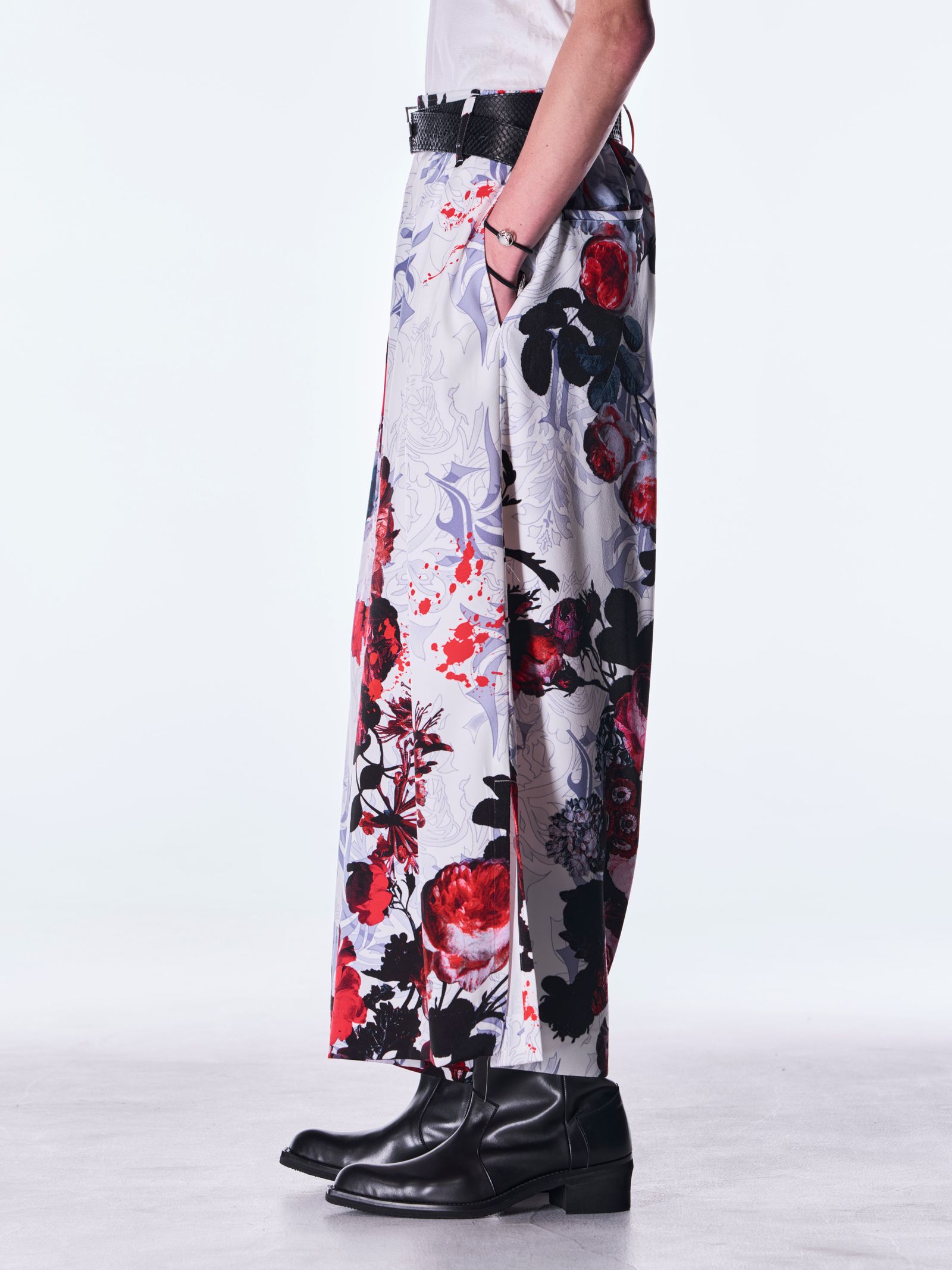 【予約品 6月29日(月) 締切】Goth Flora Suede Satin Wide Tuck Slacks / ワイドタックスラックス / ホワイト