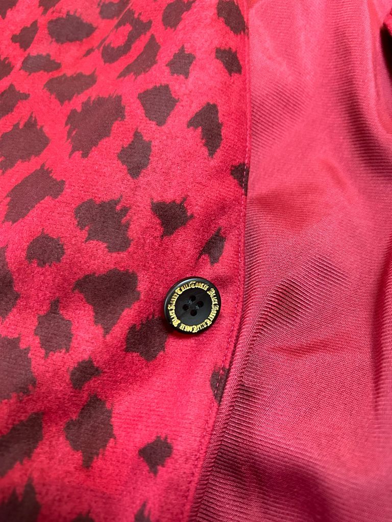 釦は、BLACKHONEYCHILLICOOKIEのオリジナル水牛釦を使用
