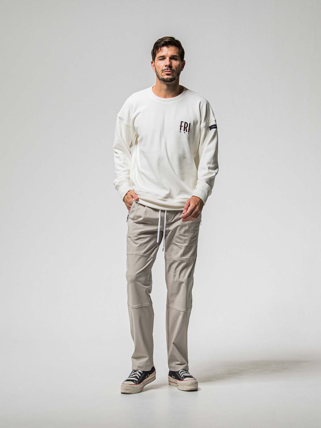【予約品 8月31日(日) 締切】FRIDAY STANDARD LOGO VEROURS FLEECE TRAINER / FRIDAYコラボ スタンダードロゴ ベロアフリース トレーナー / ホワイト