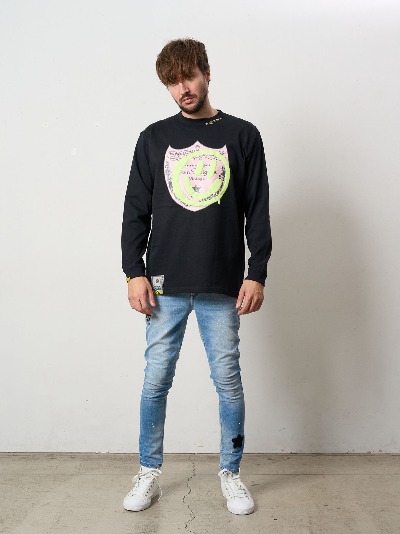 【予約品 5月8日(木) AM10時 締切】 5.6ozコットン天竺 ラベルスマイル発泡プリントLS Tシャツ / ブラック