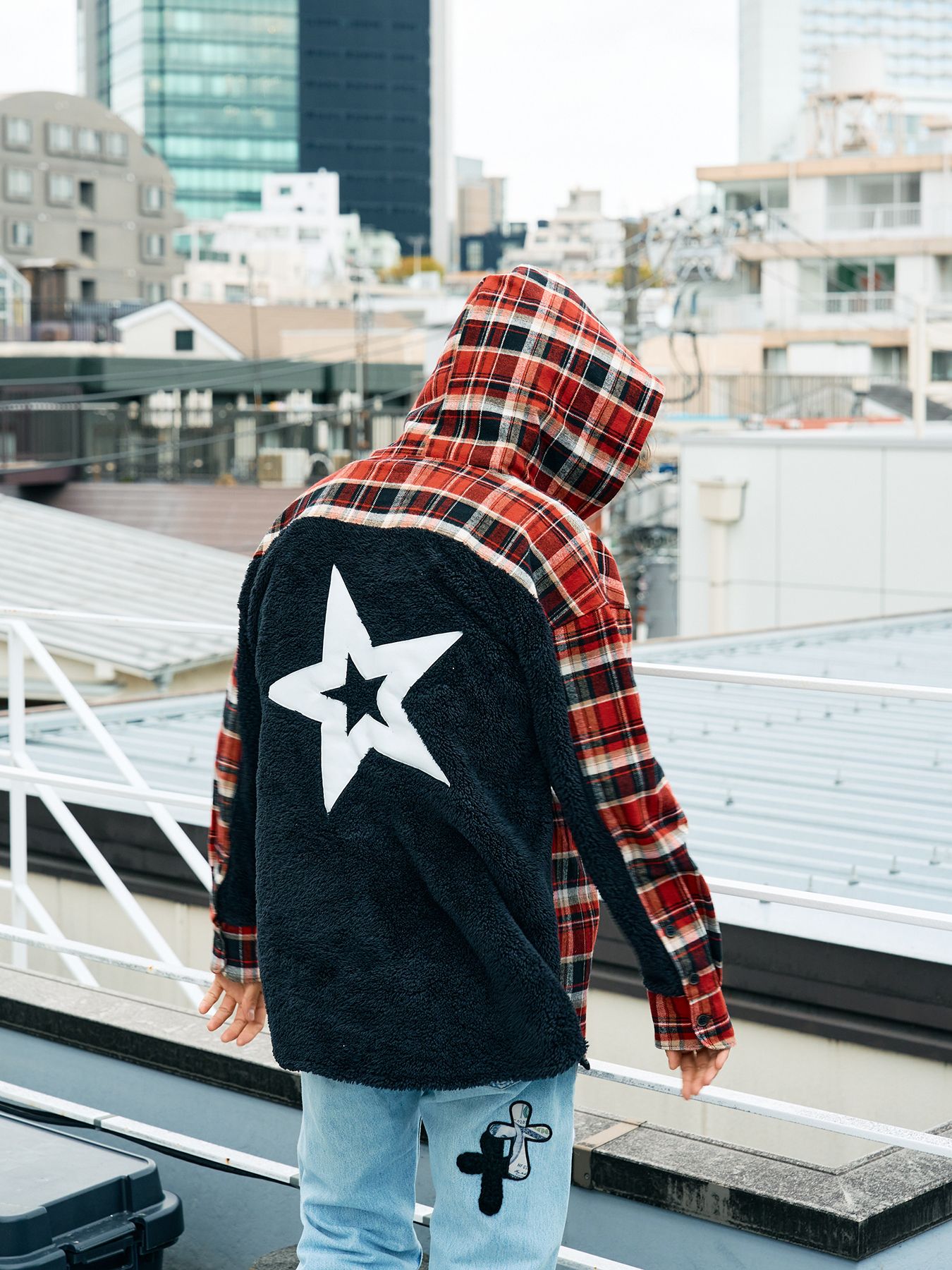 【予約品 】 ヘビーネルチェック-ボア レザースター&サガラパッチワーク フーデッドシャツ / ブラック