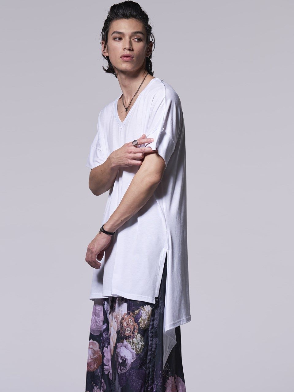 kiryuyrik - 《予約品11月29日23時55分締め》 Flare V-Neck T-Shirt