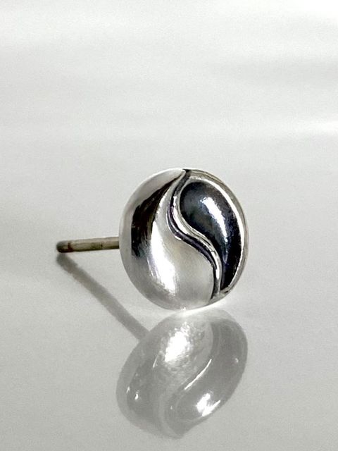 《受注生産》 YIN YANG STUD ピアス / 注文から2～3週間後入荷予定