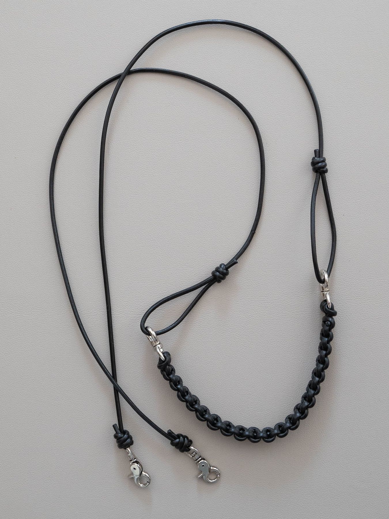 《予約品》 LEATHER BRAID MULTI STRAP / ネックストラップ / ブラック 【Iroquois.SENTI】