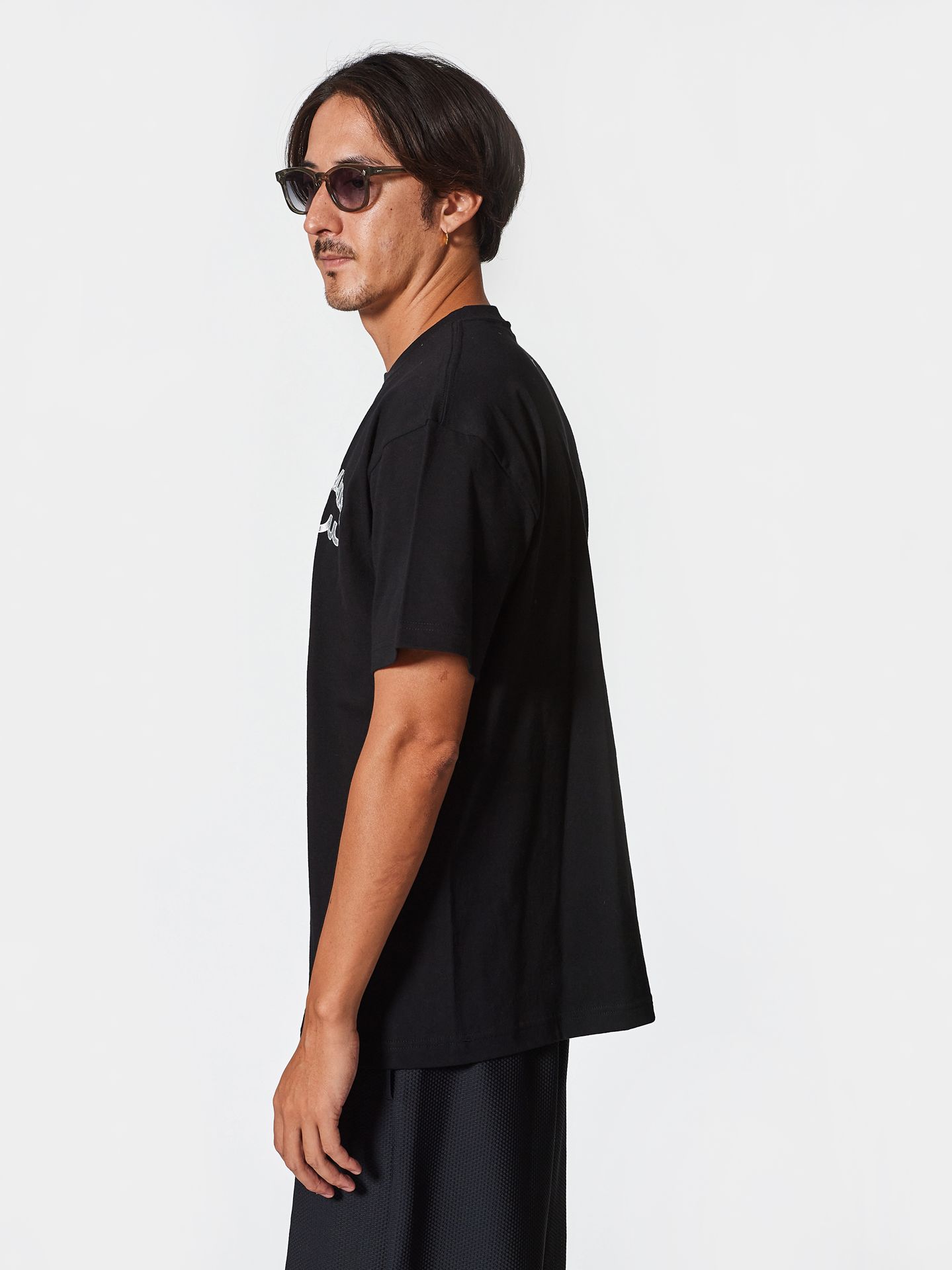 【予約】 muta College Logo Tee / Tシャツ / ブラック 【Acanthus×muta】