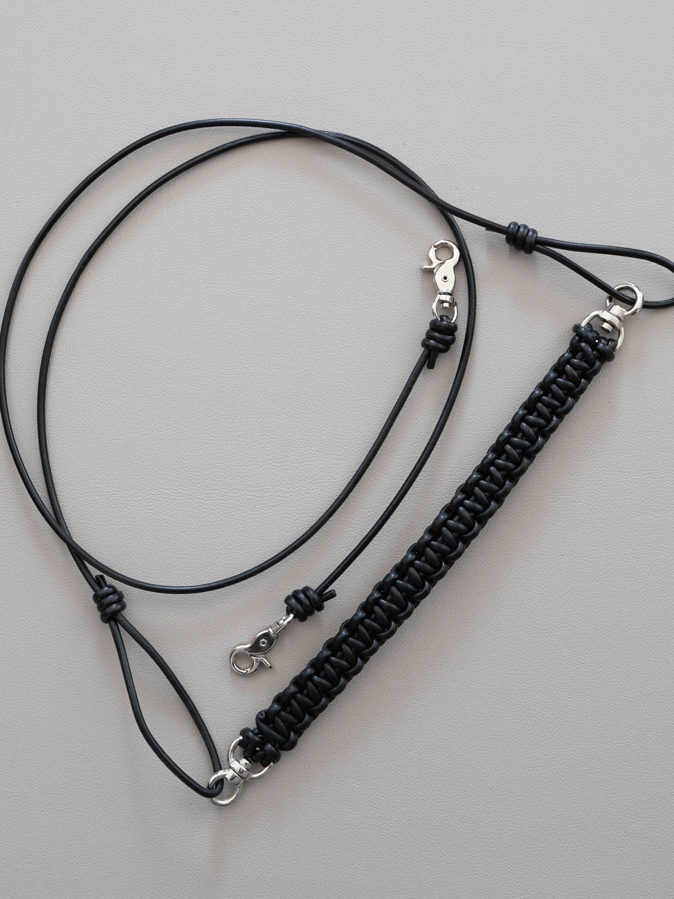 《予約品》 LEATHER BRAID MULTI STRAP / ネックストラップ / ブラック 【Iroquois.SENTI】
