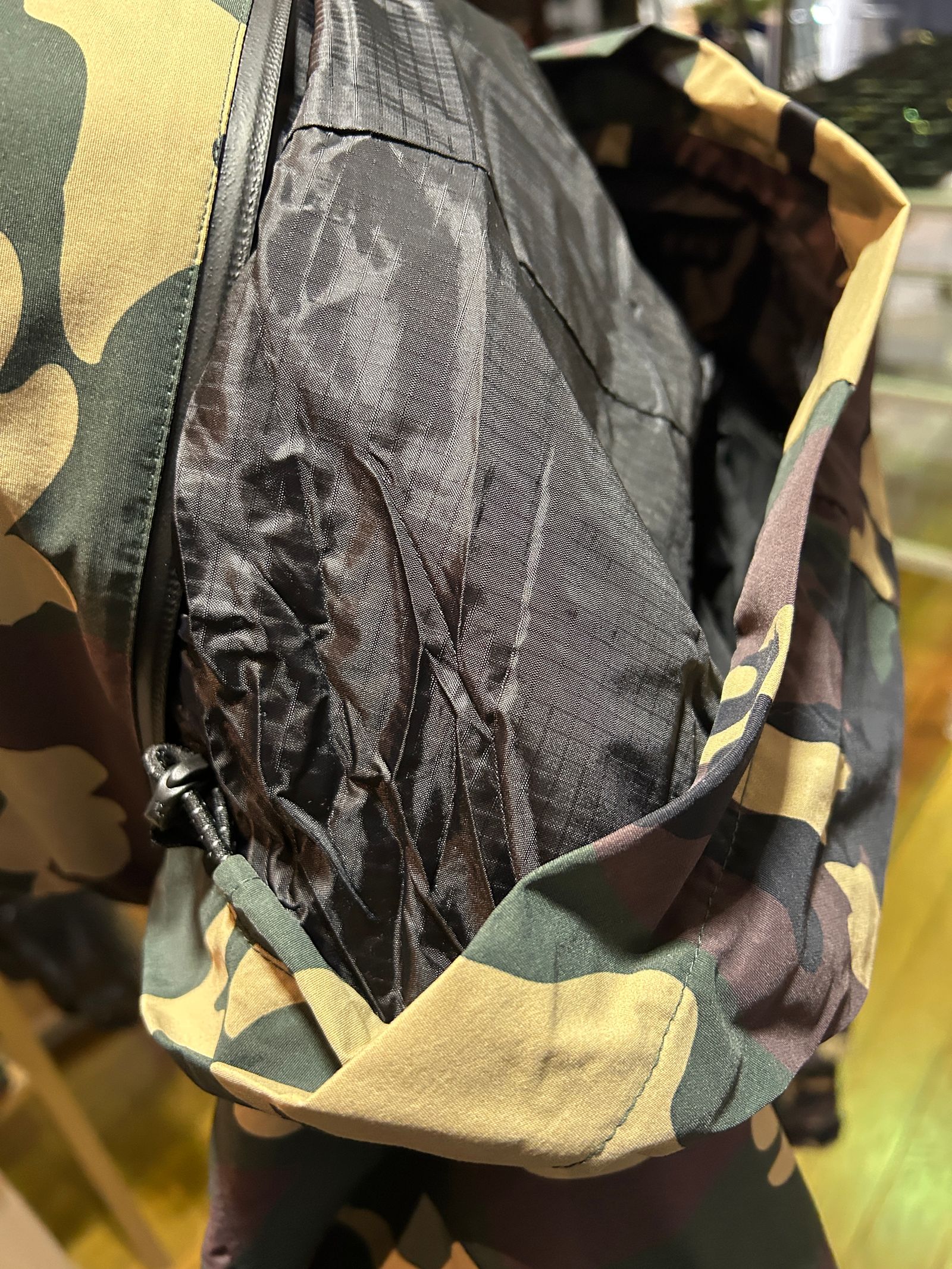 WILD THINGSコラボ - WILD THINGS CAMO EMB / ナイロンジャケット / 刺繍 カモフラージュ2025 2/12/20発売