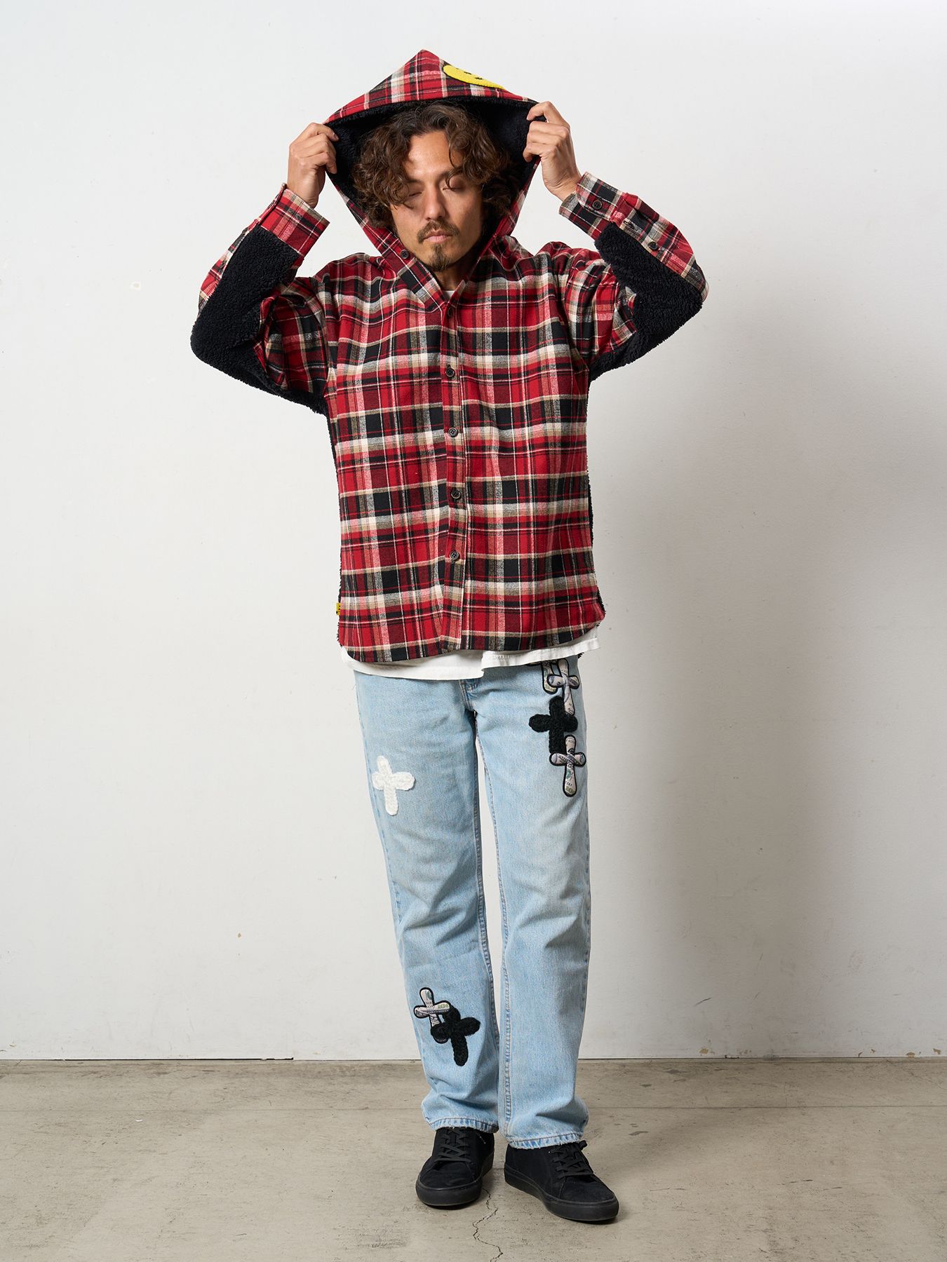 【予約品 】 ヘビーネルチェック-ボア レザースター&サガラパッチワーク フーデッドシャツ / ブラック