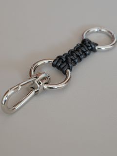 《予約品》 LEATHER BRAID HOOK CARABINER / キーホルダー / ブラック 【Iroquois.SENTI】