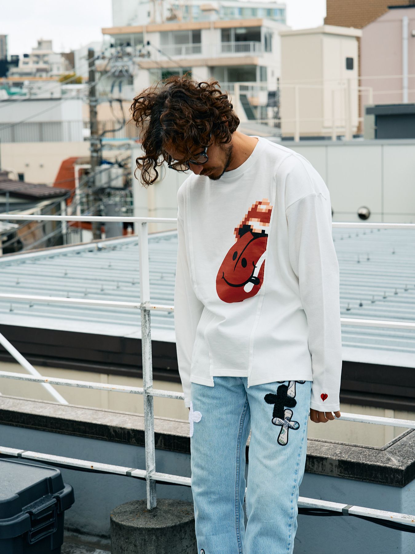 【予約品 5月8日(木) AM10時 締切】 3MIXレイヤードカットオフ モザイクプリント LS ワイドシルエットTシャツ / ホワイト