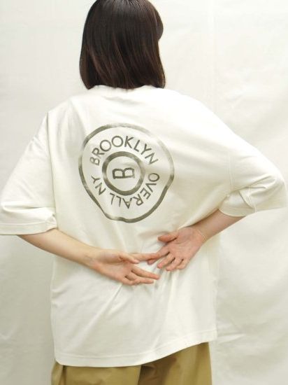 タックボタンプリントTシャツ / ホワイト