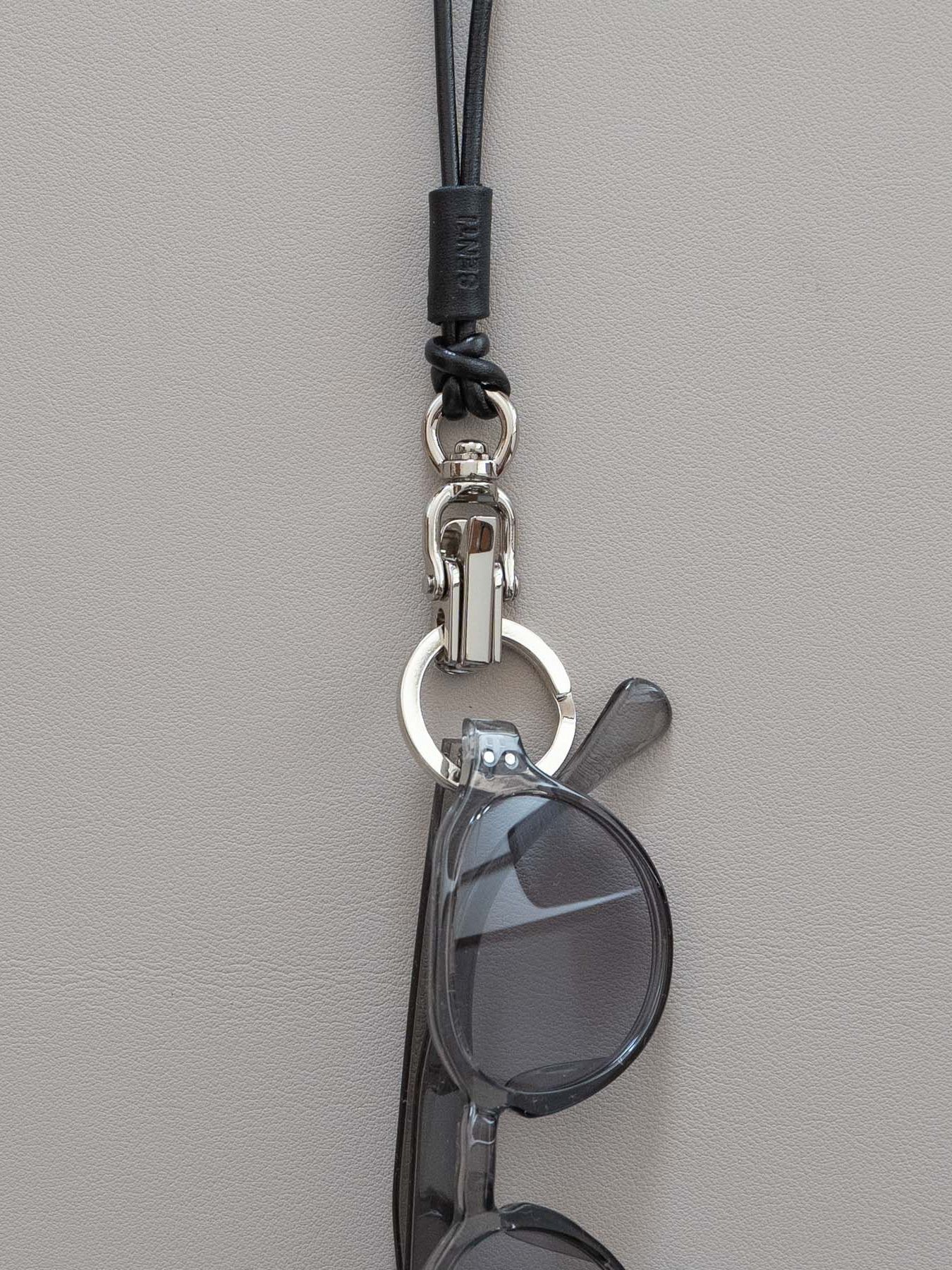 《予約品》 CLIP LEATHER STRAP / クリップ式ネックストラップ / ブラック 【Iroquois.SENTI】