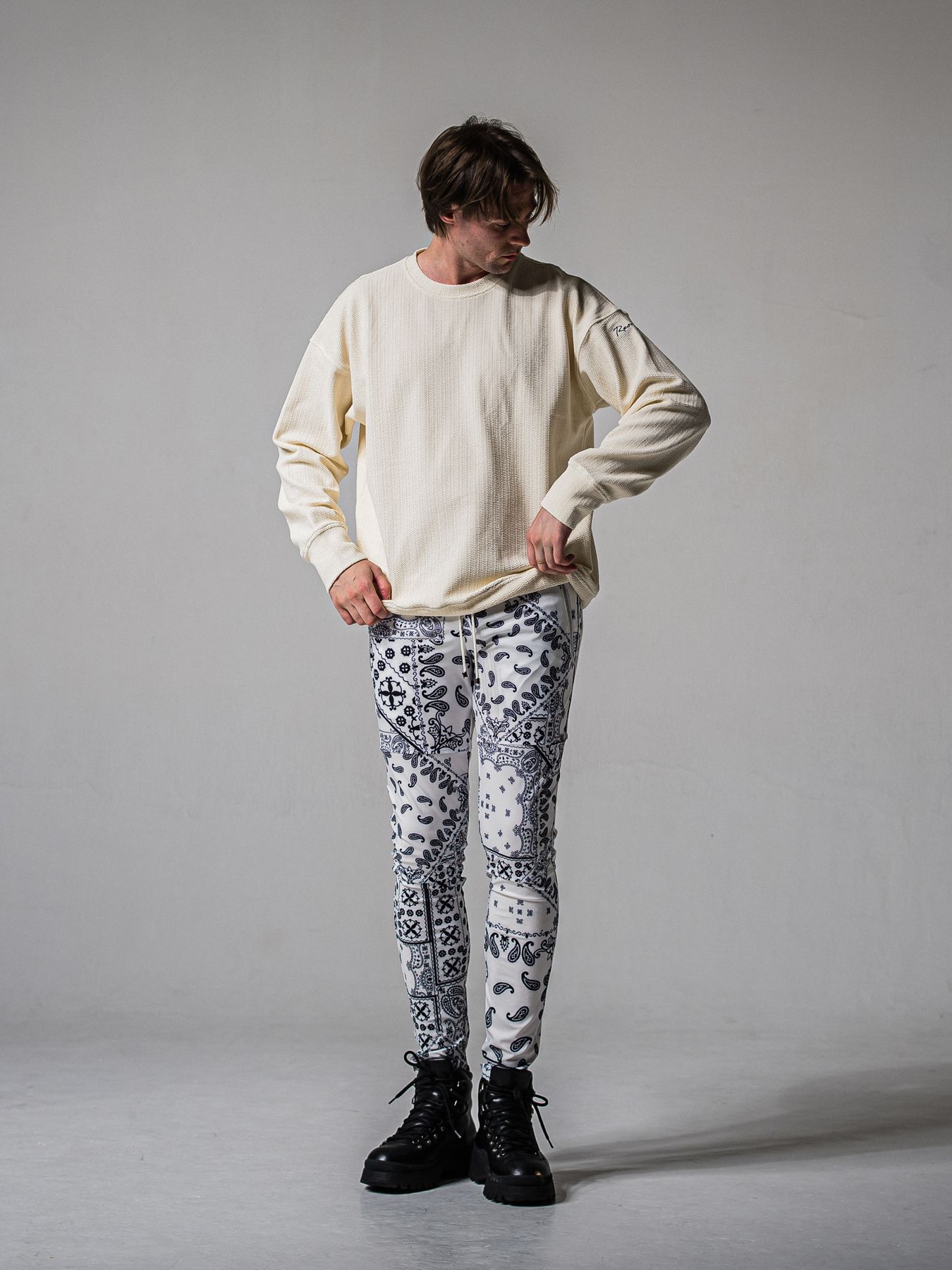 【予約品 11月16日(日) 締切】BLISTER TRAINER / ブリスターニット トレーナー  / オフ