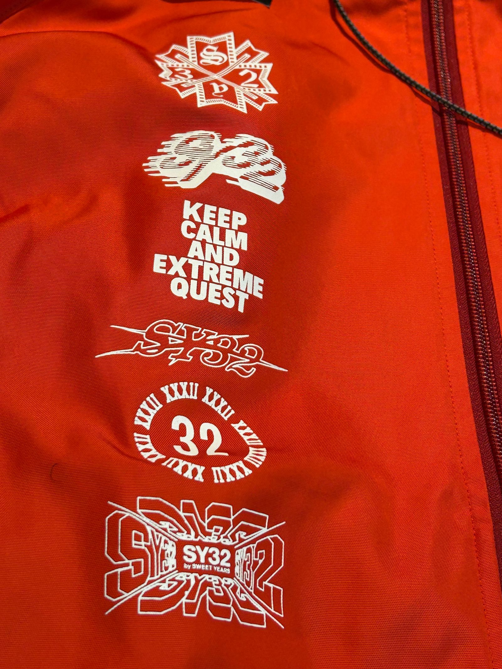 MULTI LOGO WINDBRAKER RED 【SY32 by SWEET YEARS 】