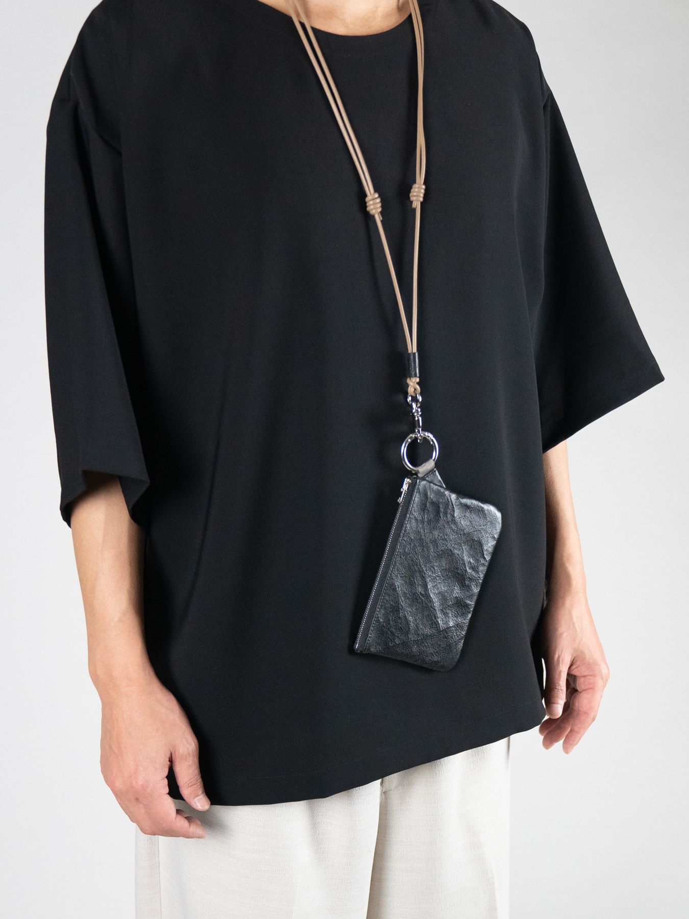《予約品》 PULL UP LEATHER STRAP / ネックストラップ / キャメル 【Iroquois.SENTI】