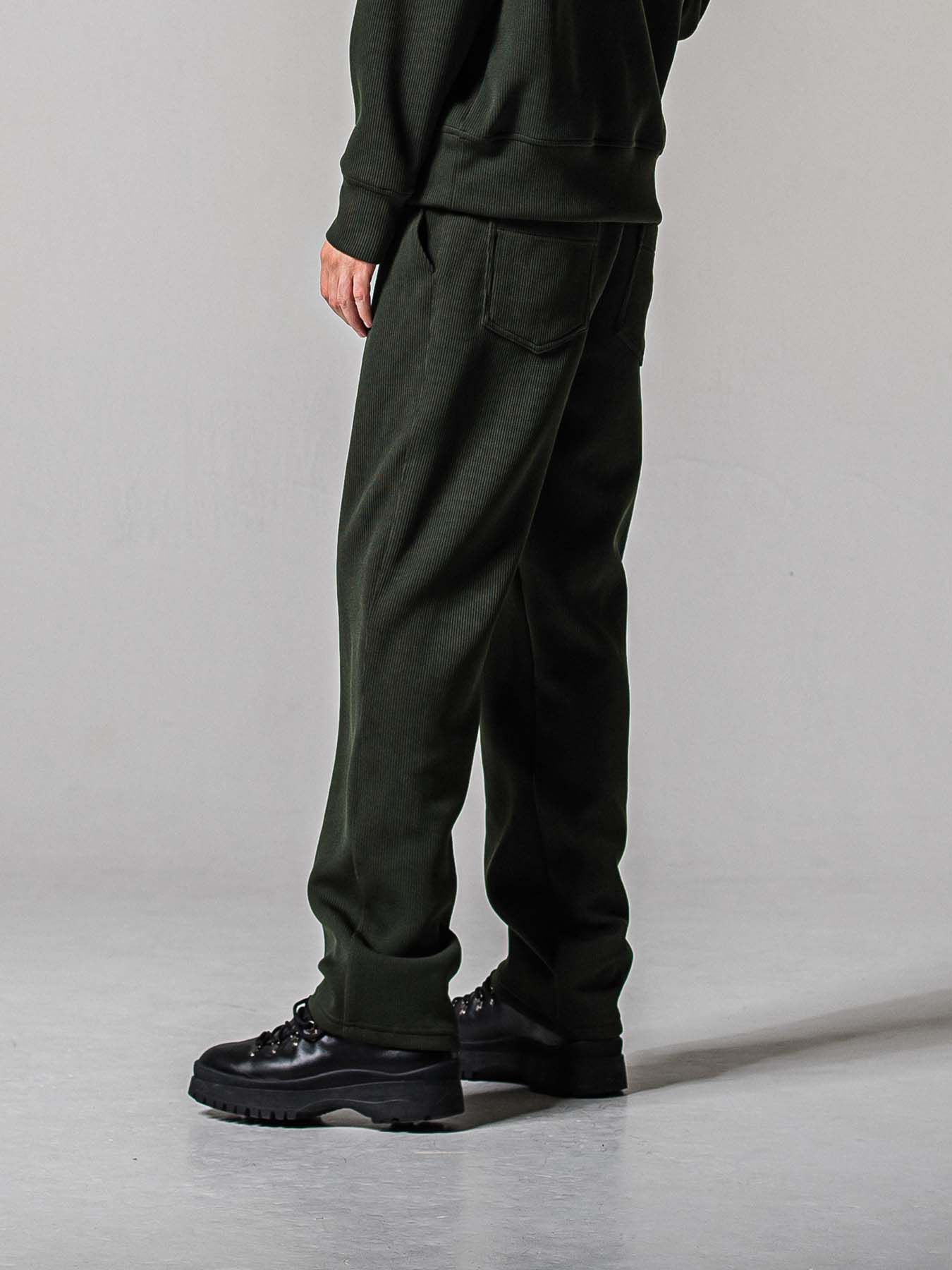 【予約品 11月16日(日) 締切】AZE  WIDE TUCK PANTS / 畔編みニット セミワイドシルエット ワンタック イージーパンツ / カーキ