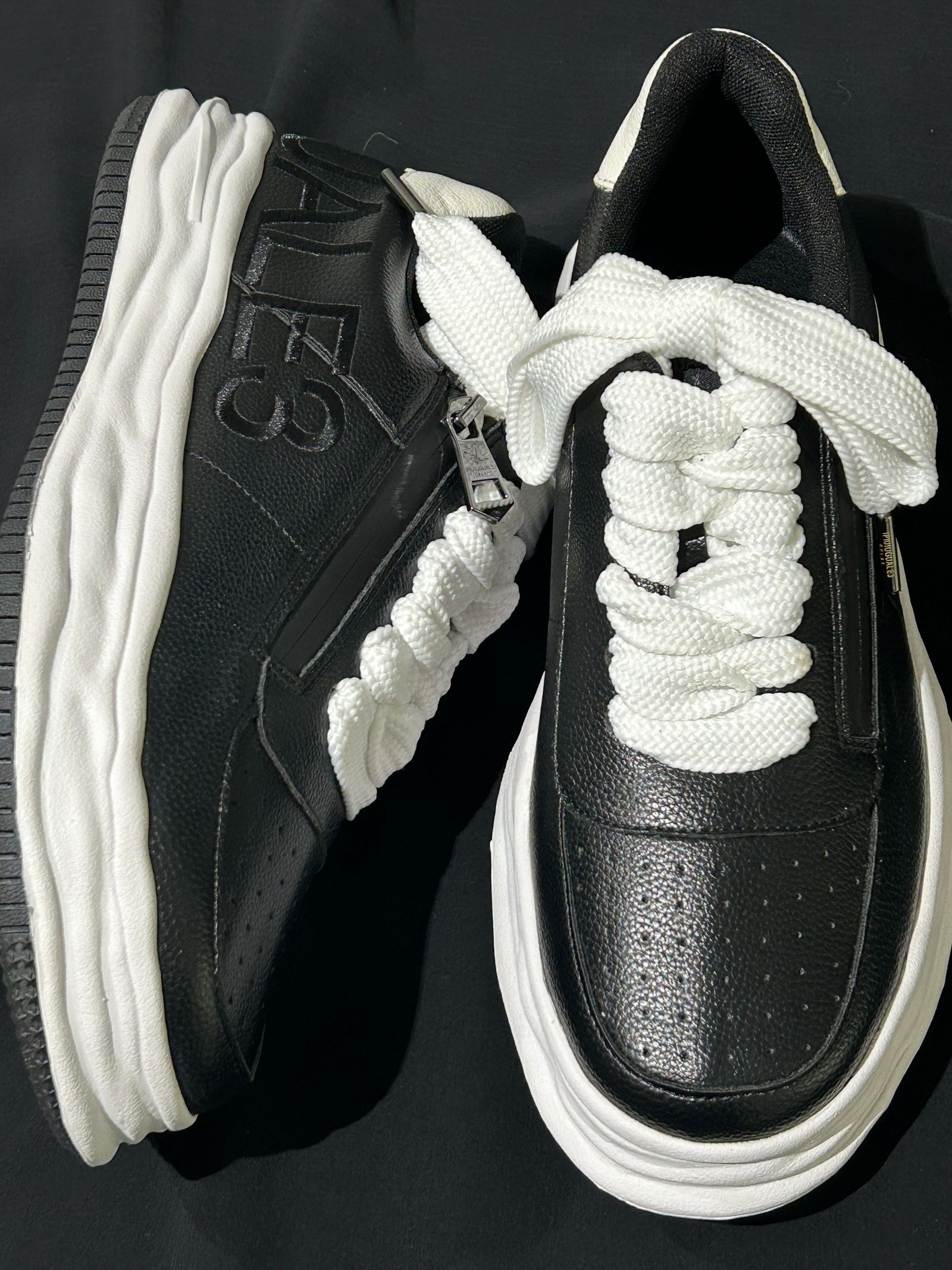 DISTORTED SOLE スニーカー / ブラックUSX-26008