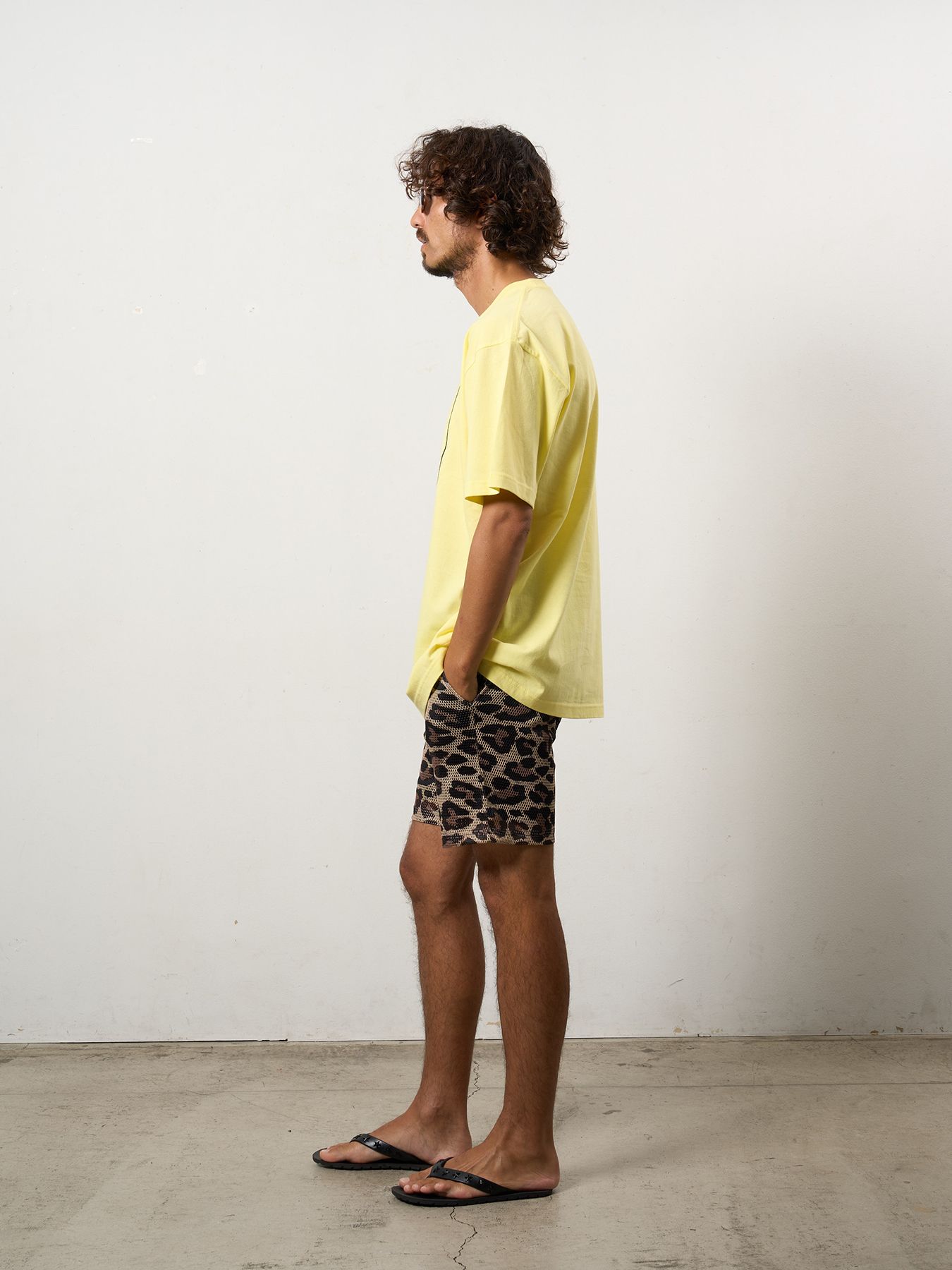 【予約品 10月16日(木) 締切】5.6ozコットン天竺 YOU'RE ON STONEDシークイン SSシャツ / イエロー