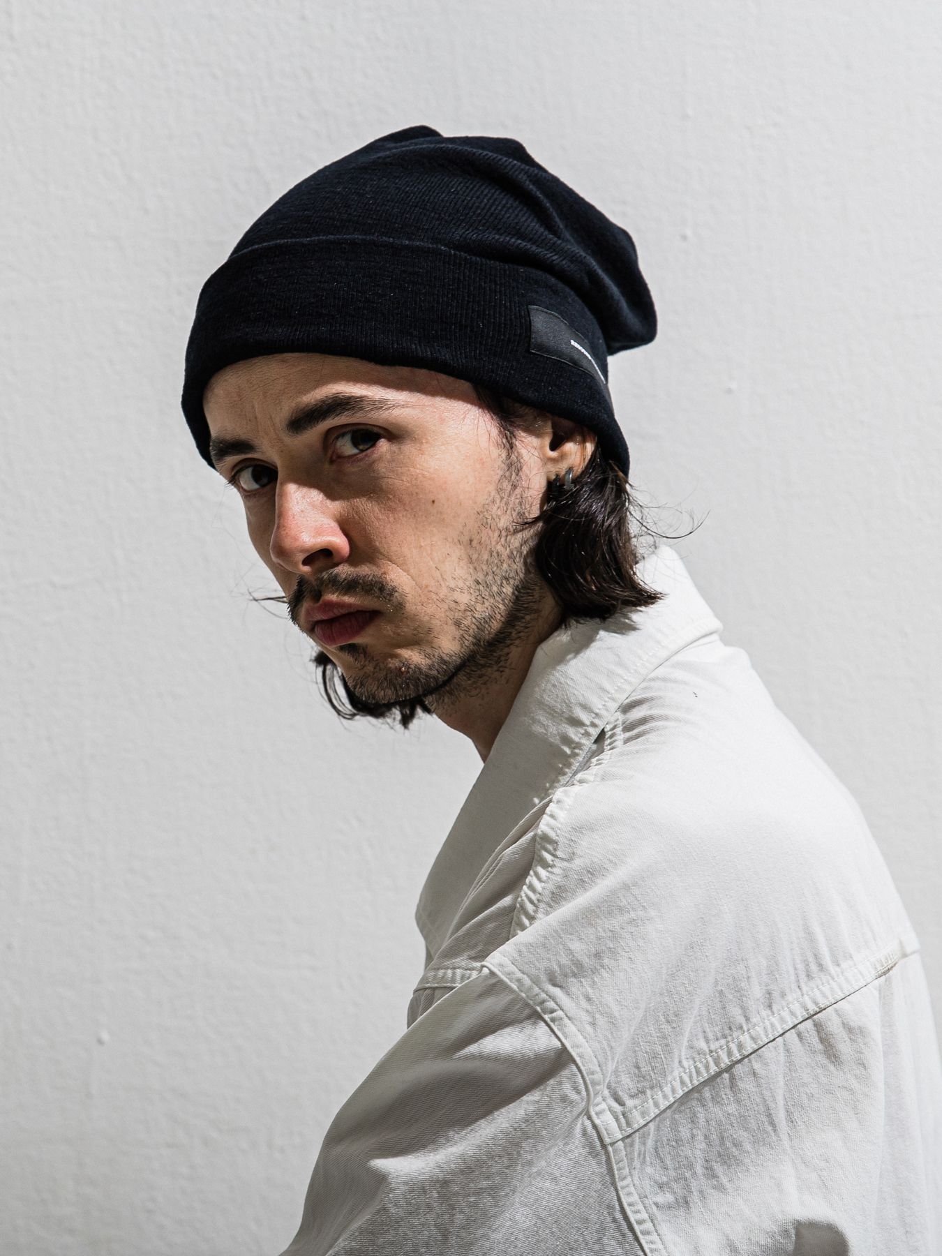 【予約品 11月16日(日) 締切】LINEN KNIT CAP / リネン ロゴタグ付き ニットキャップ / ブラック