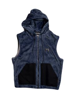 【予約品 3月9日(月) 18:00 締切】FLEECE DENIM VEST A / クリスタルクロスガン デニムプリント フリース ベスト / ブルー