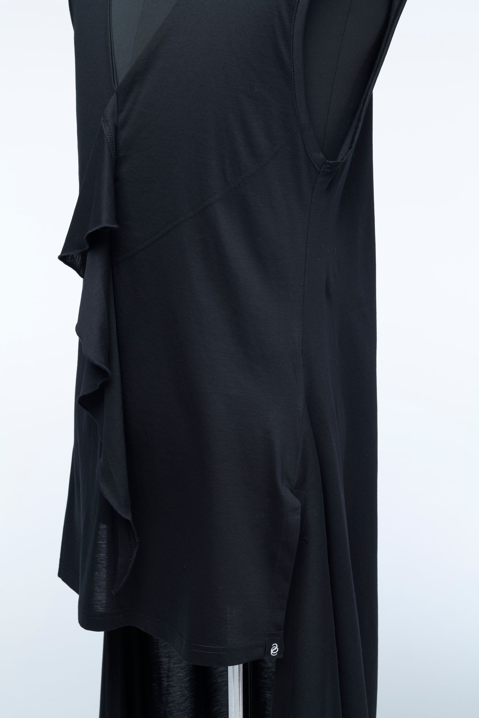 《予約品》 ViscoseOrganicTERRON / フリルノースリーブ  / ブラック 【THE ONENESS】 5月中入荷予定