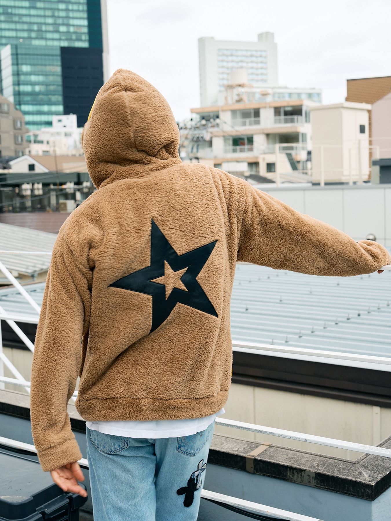 【予約品 5月8日(木) AM10時 締切】 コーラルフリースボア マルチパッチワークプルパーカー / キャメル