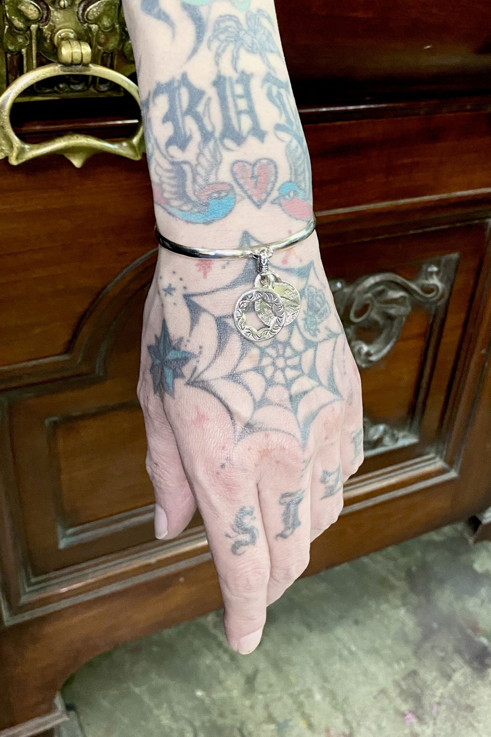《受注生産》 BANGLE BRACELET [CUT OUT FLOWER with COIN] バングル 【GOD SIZE】 注文から2～3週間後入荷予定
