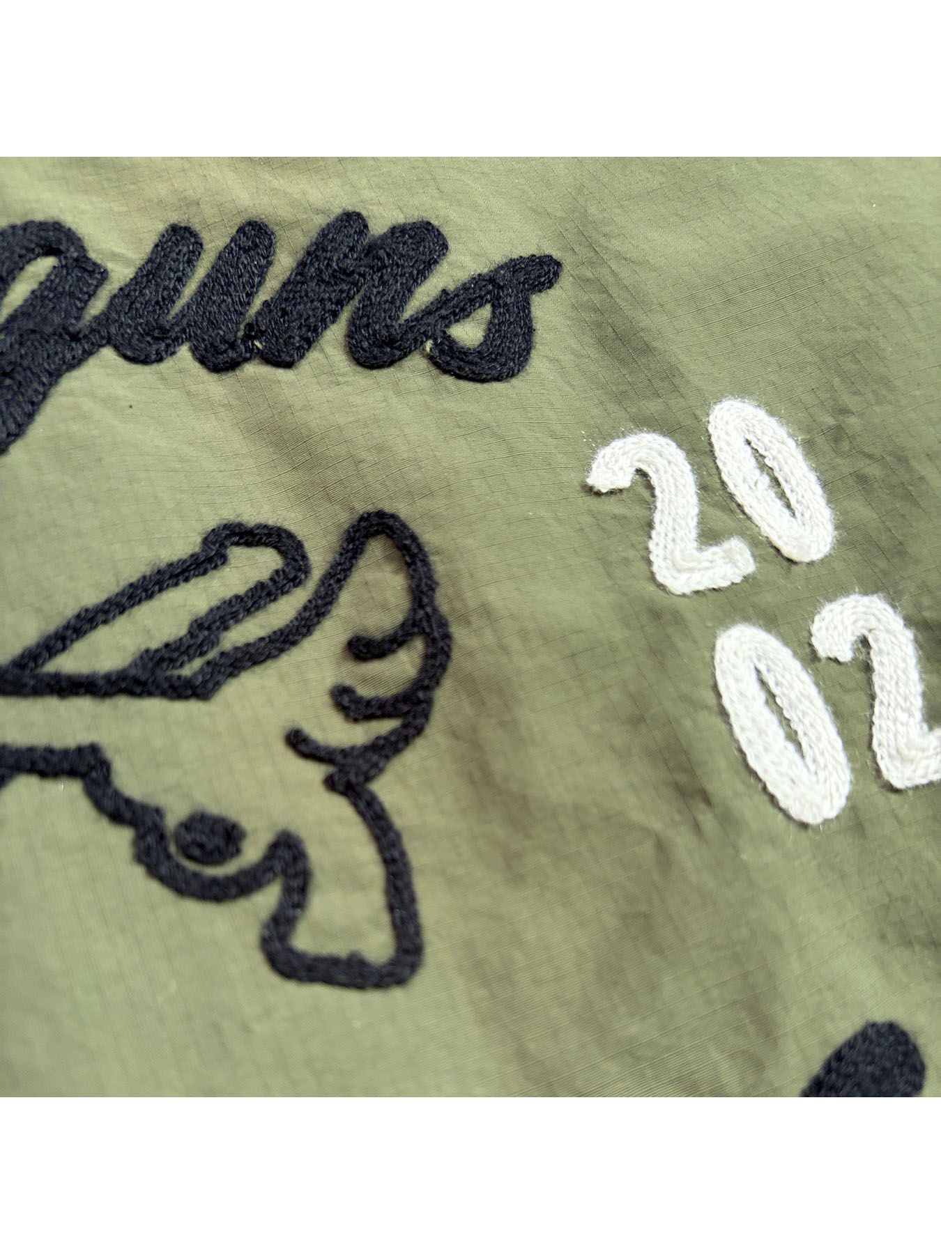 【予約品 3月9日(月) 18:00 締切】WILD THINGS コラボ - ×WILD THINGS EMB / ショートモンスターパーカー / 背中刺繍あり / カーキ