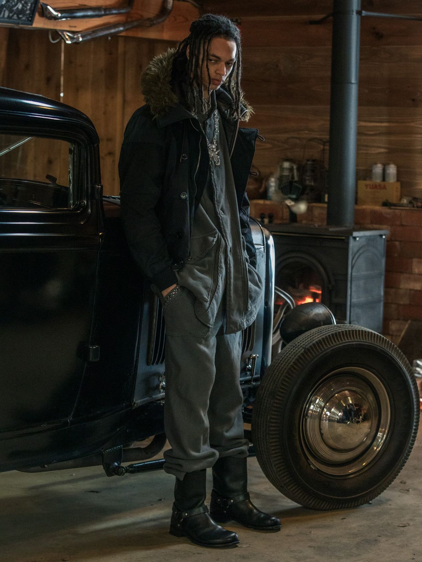 【予約品 3月9日(月) 18:00 締切】FLEECE STUDZ PT CRY / クリスタルクロスガン スタッズ フリース イージーパンツ / グレー