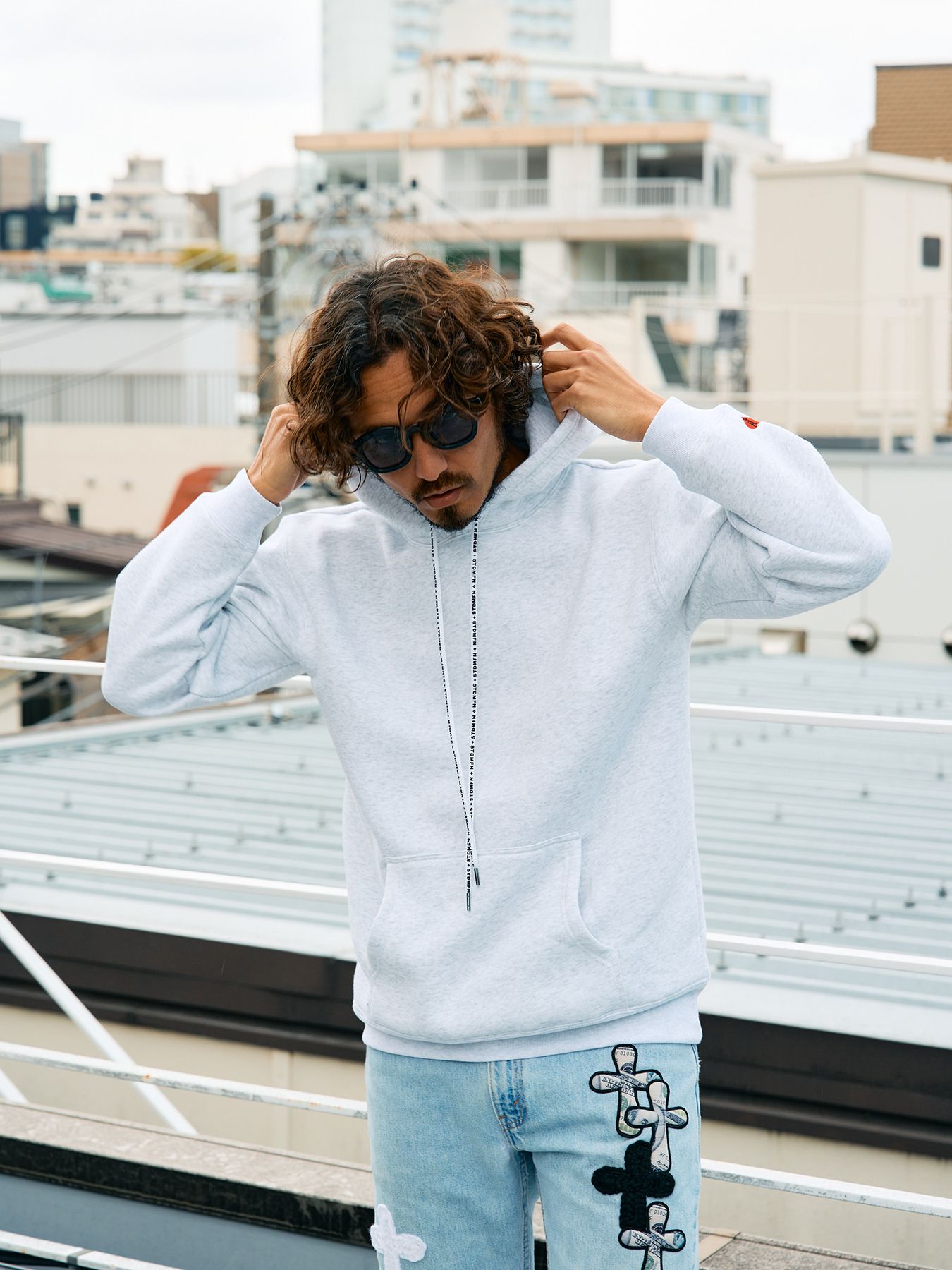 【予約品 5月8日(木) AM10時 締切】 TC裏毛起毛 PEACE AFTER DEATH&マルチパッチワーク プルパーカー / アッシュ