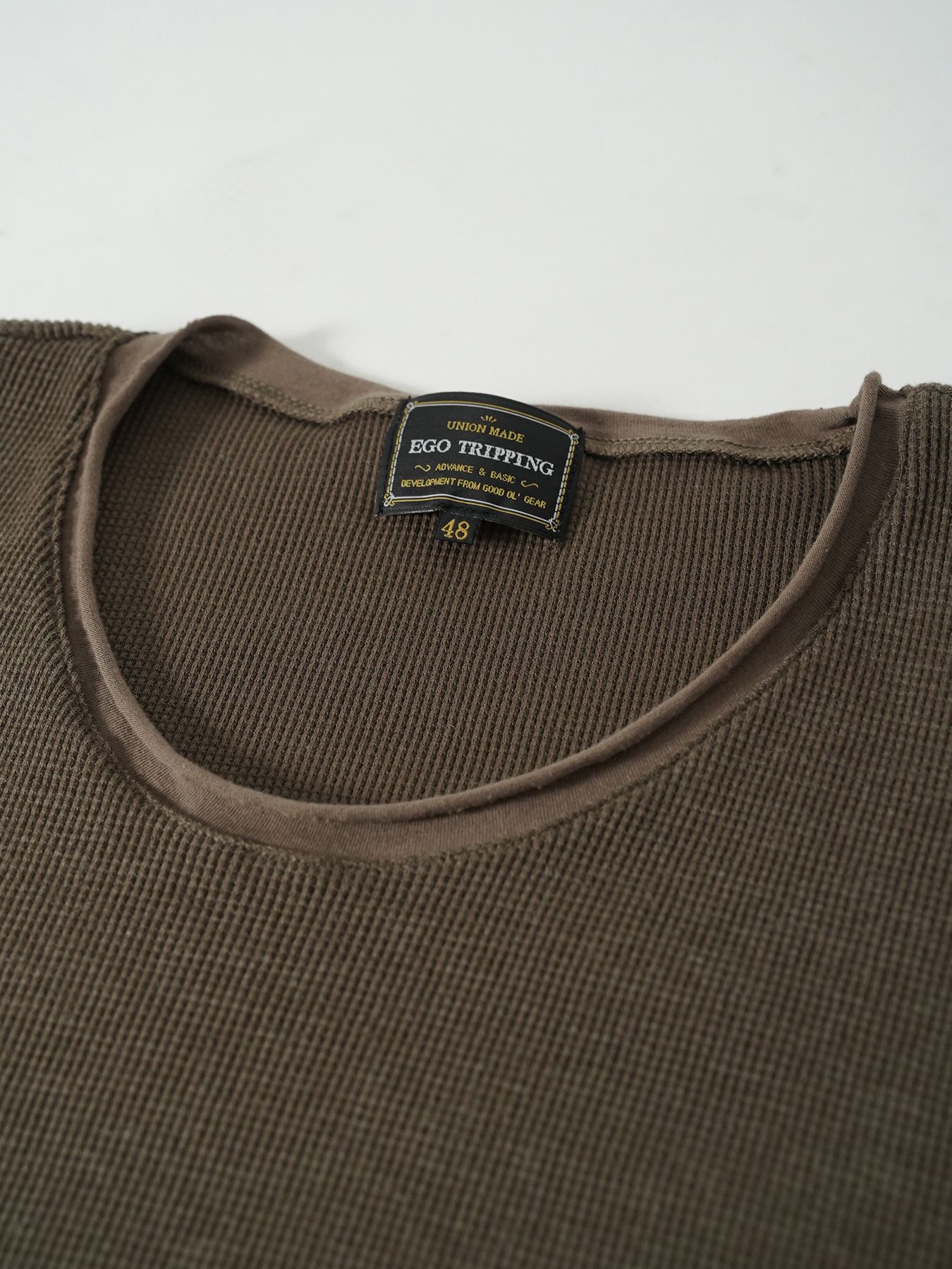 【予約品 5月27日(水) 締切】WOOLTHERMAL-TEE print / ロゴプリント ローリングネックTシャツ / オリーブ