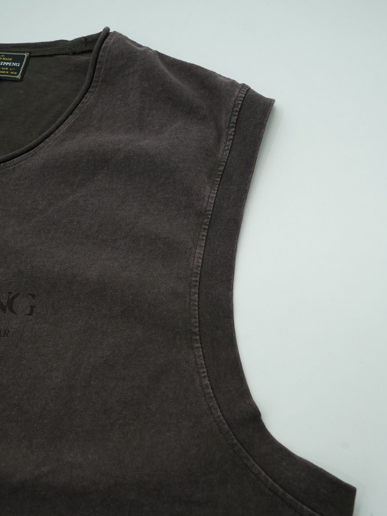 【予約品 2月1日(日) 締切】CREWNOT bleed / ロゴプリント ノースリーブ / ダークブラウン