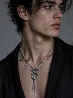 《受注生産》RHYTHMIC HORSESHOE LARGE with CROSSES T-BAR NECKLACE / リズミックホースシュー・L ウィズ クロス Tバー ネックレス / 注文から2～3週間後入荷予定