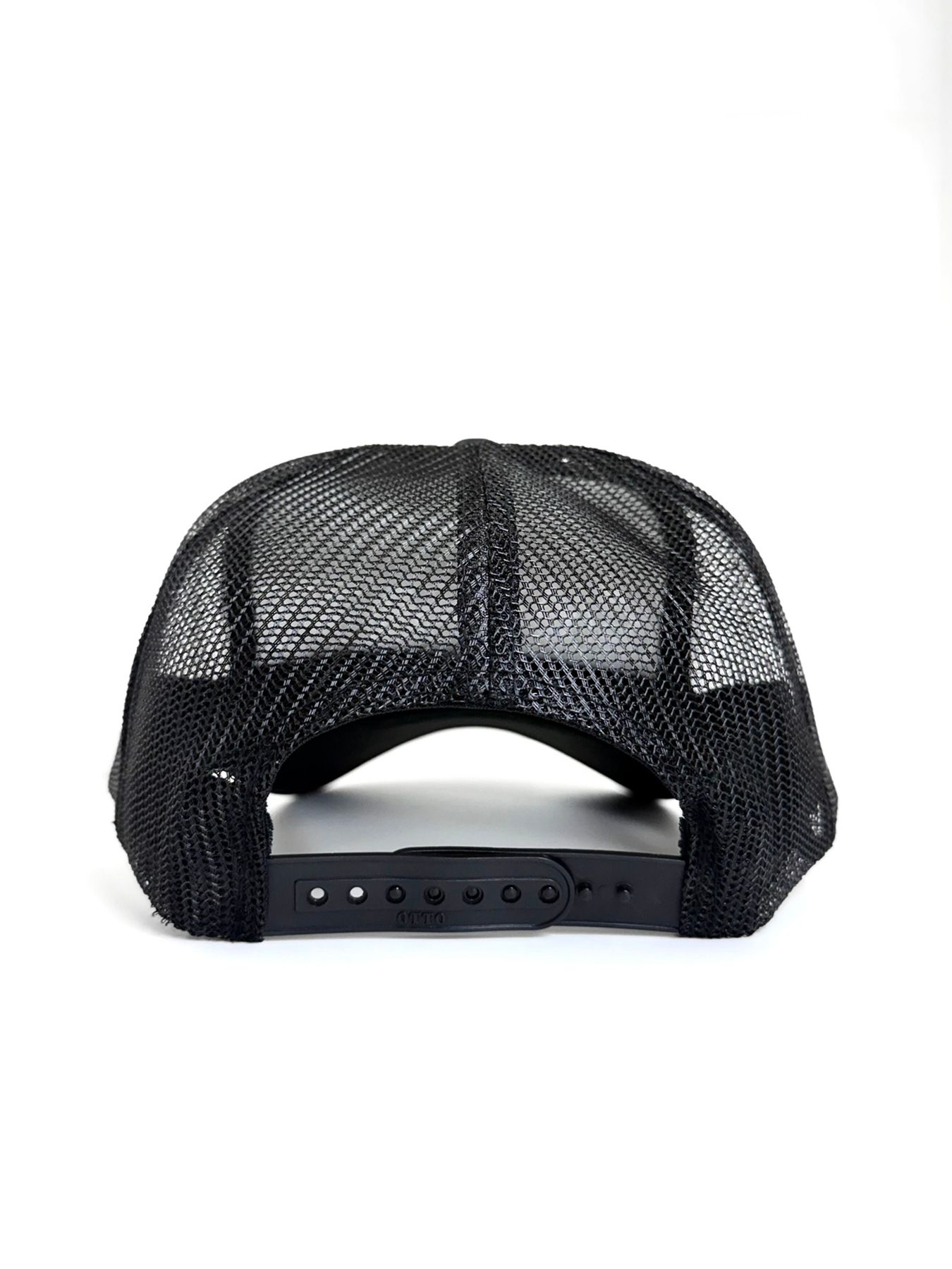 【予約品 6月21日(日) 締切】GOD MESH BACK TRUCKER HAT / ブラック