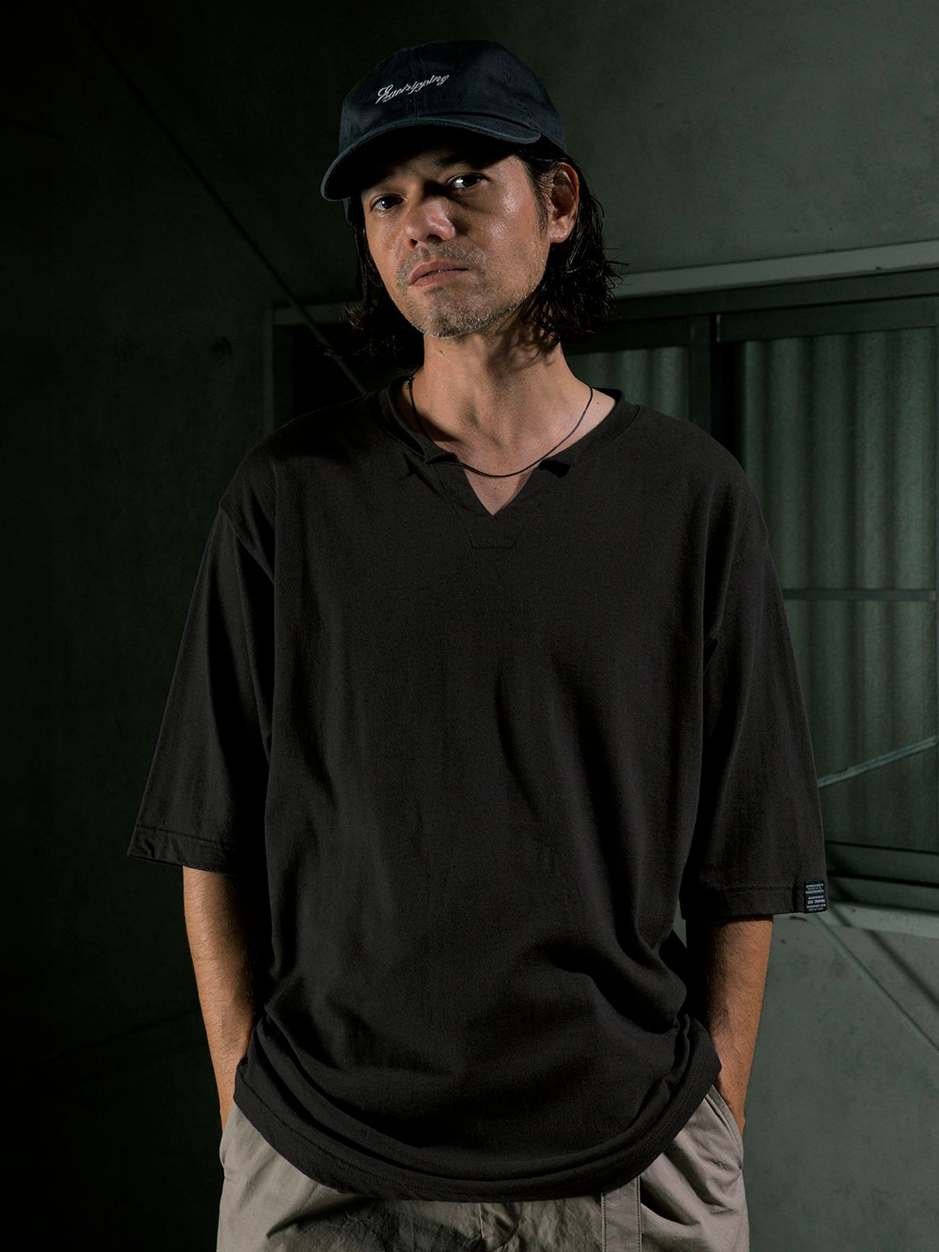 【予約品 11月9日(月) 締切】ALTNECKTEE / 変形ネックTシャツ / チャコール