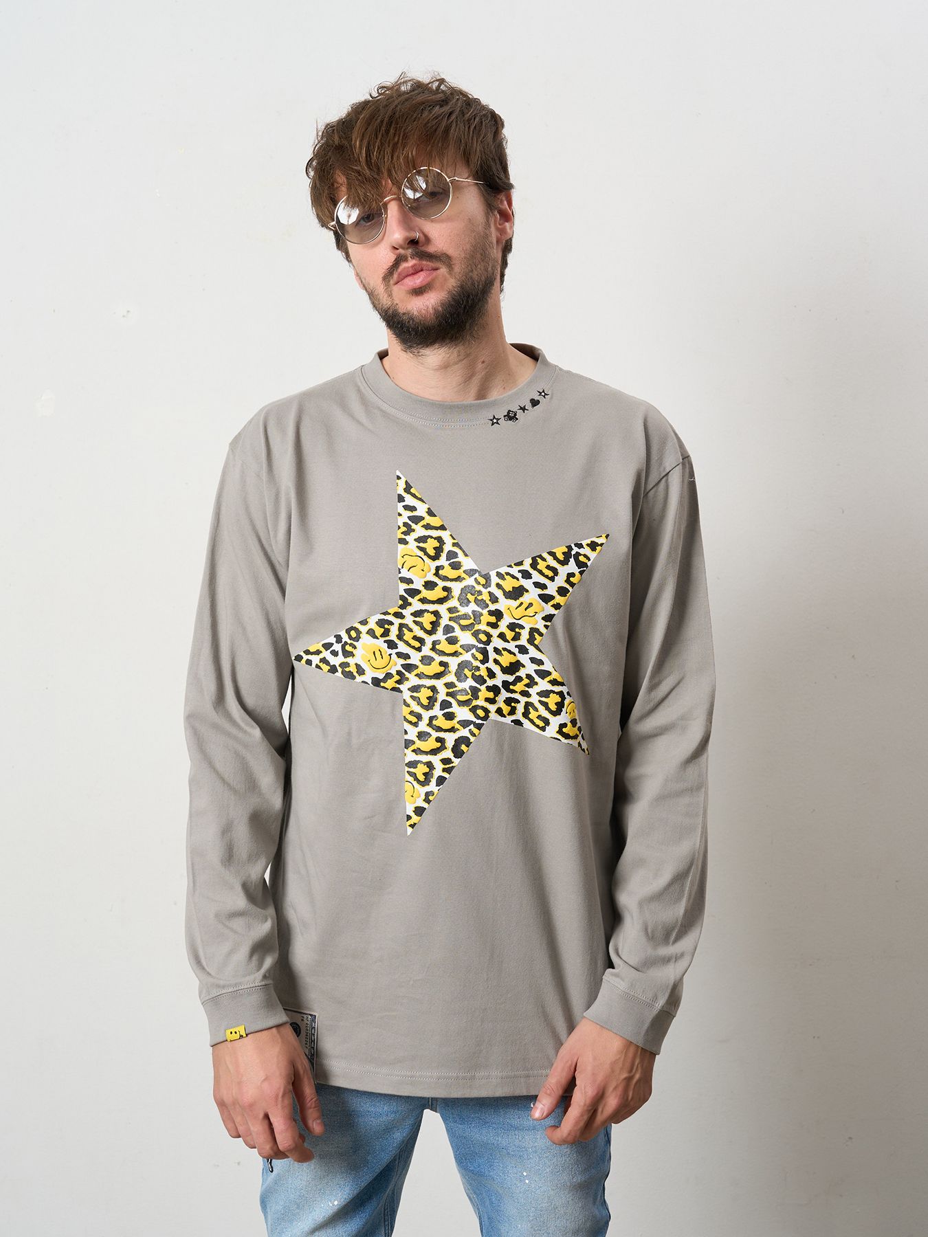 【予約品 5月8日(木) AM10時 締切】 5.6ozコットン天竺 レオパードスタースマイル発泡プリント LS Tシャツ / チャコールグレー