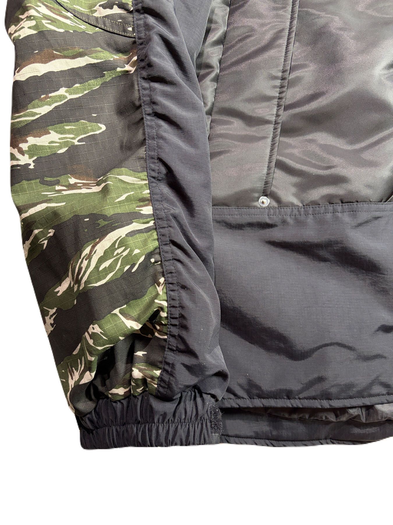 【予約品 3月9日(月) 18:00 締切】WILD THINGS コラボ - ×WILD THINGS BASIC / ショートモンスターパーカー / ブラック