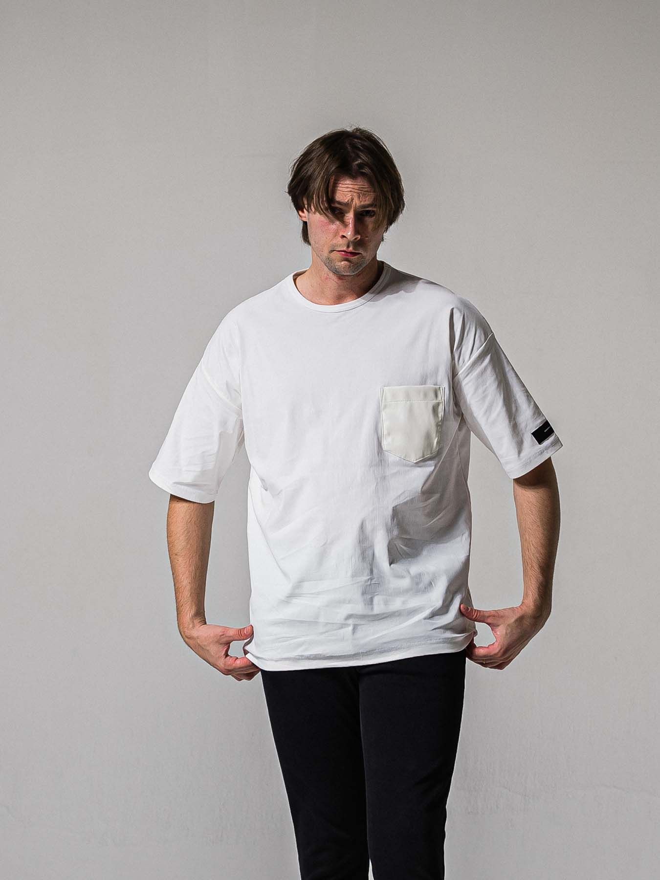 【予約品 11月16日(日) 締切】LEATER POCKET OVER NYLON T / エコレザーポケット ルーズTシャツ / ホワイト