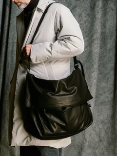 【予約品 4月19日(日) 18時締切】leather shoulder bag / カウレザーショルダーバッグ / ブラック