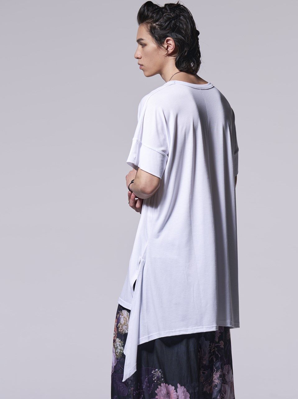 《予約品》  Flare V-Neck T-Shirt / VネックTシャツ / ホワイト