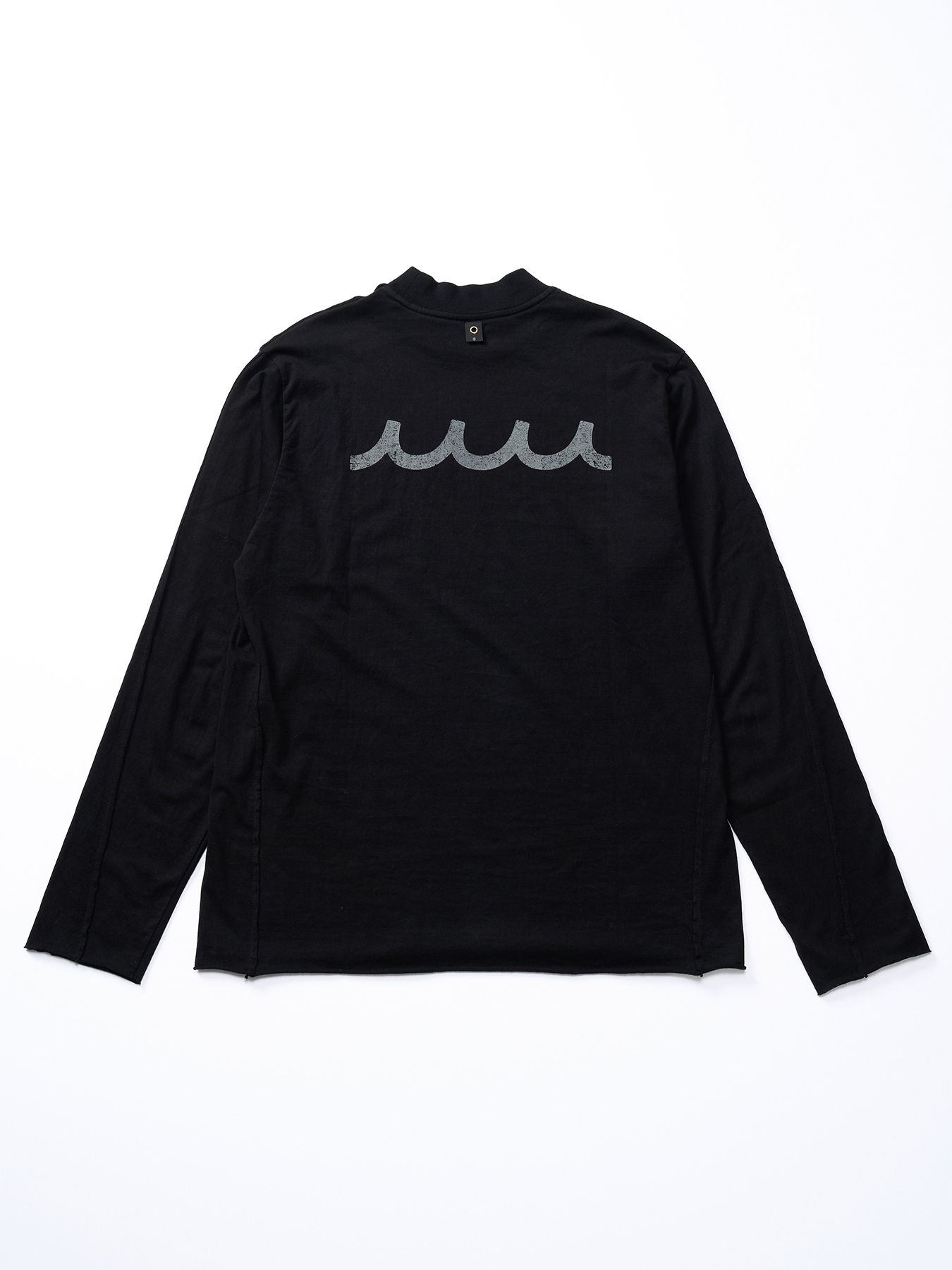 【予約品】muta × wjk collection：cut-off mock-neck L-S(printed) / モックネックロングスリーブカットソー / ディープブラック